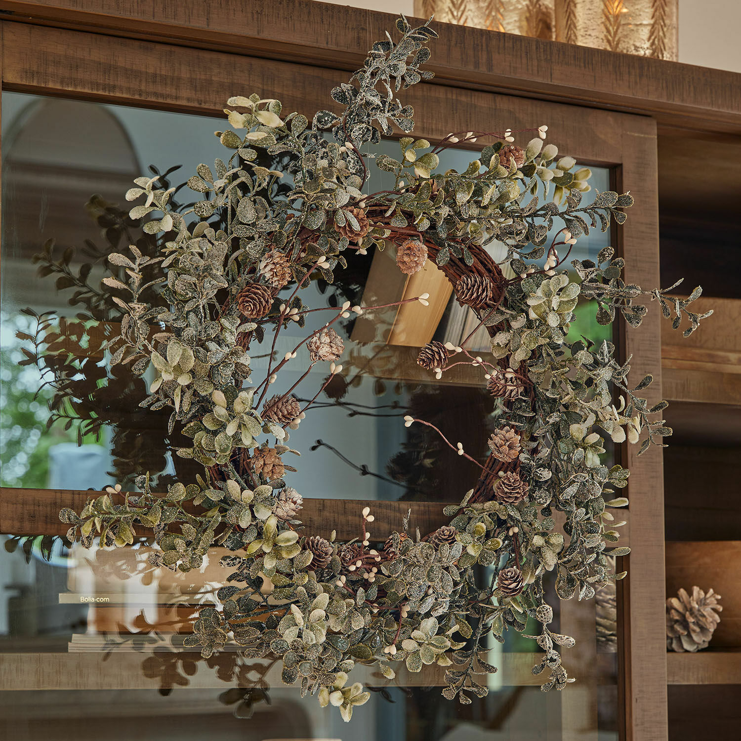 Ghirlanda Veloume Corona decorativa con foglie verdi e pigne su porta in legno, ornamento festivo per casa