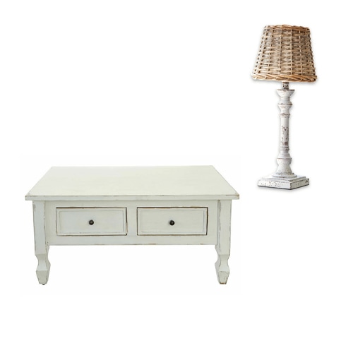 Tavolino bianco in legno con due cassetti e lampada con paralume in vimini