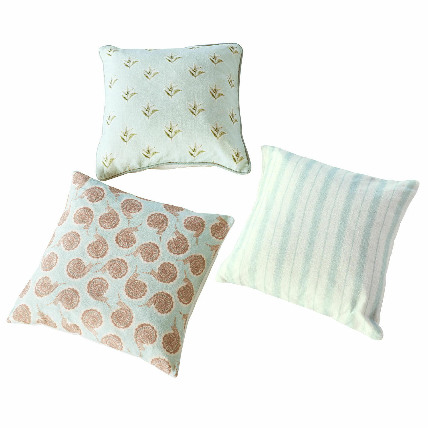 Set di 3 copricuscini Père Set di tre cuscini decorativi in cotone con colori pastello e motivi vegetali