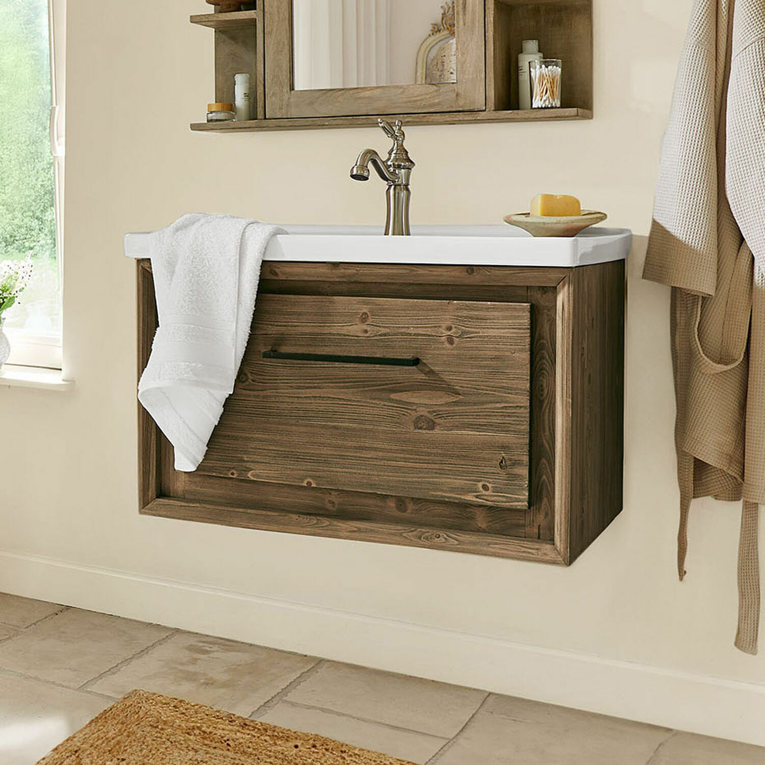 Mobile con lavabo Greenhaven Mobile bagno sospeso in legno marrone con lavabo bianco e rubinetto cromato
