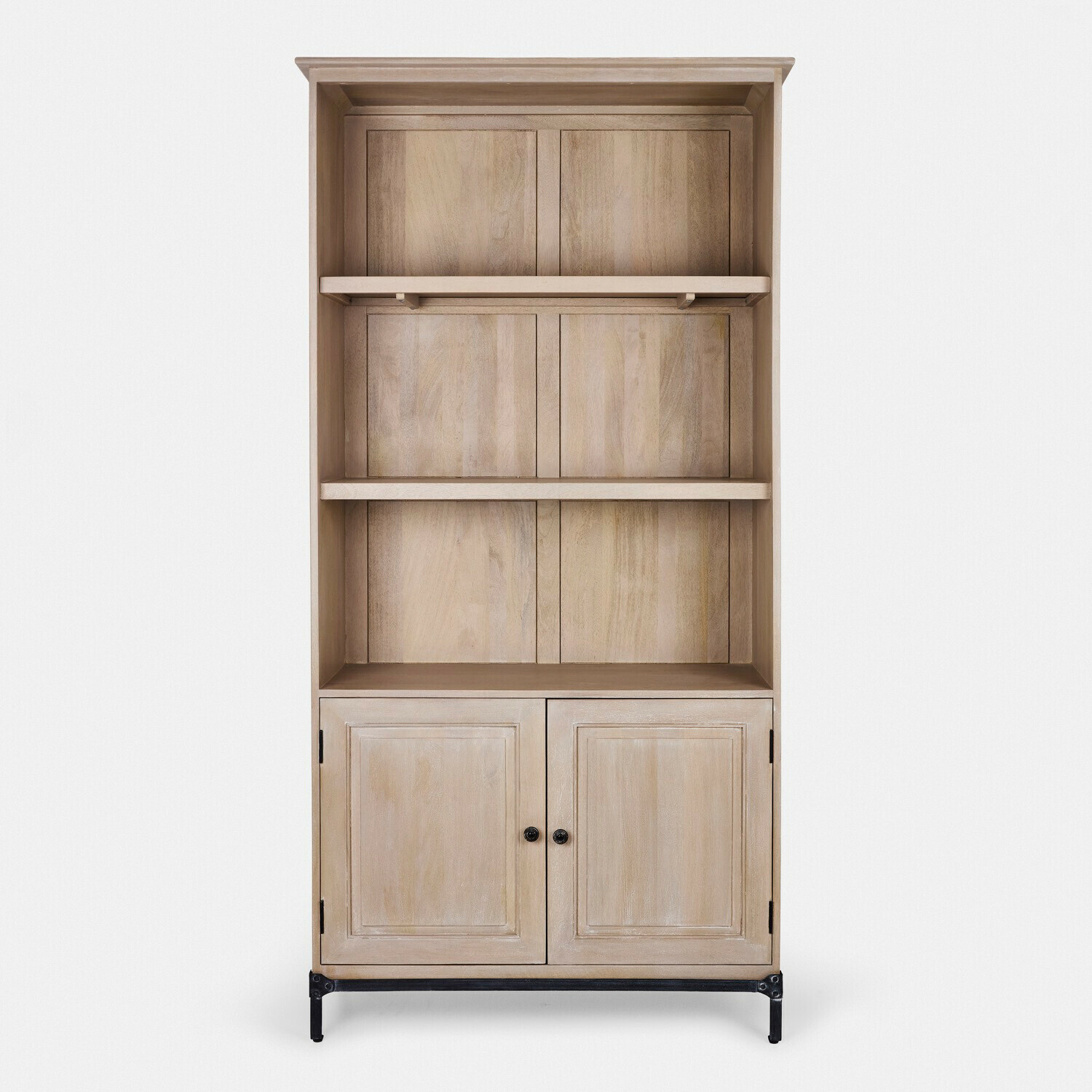 Scaffale Aldrics Mobile in legno chiaro con ripiani aperti e ante chiuse, arredo contenitore beige naturale