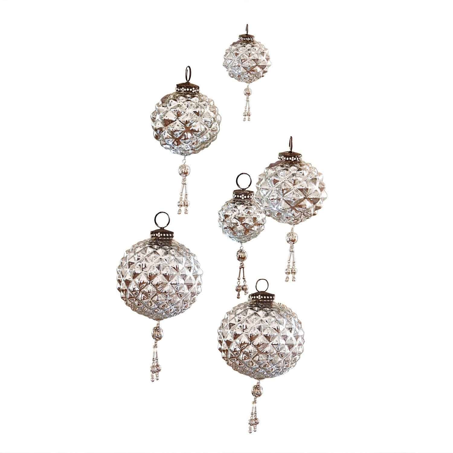 Set di 6 decorazioni natalizie Murron Set di decorazioni natalizie in vetro trasparente con ganci metallici e nappine decorative