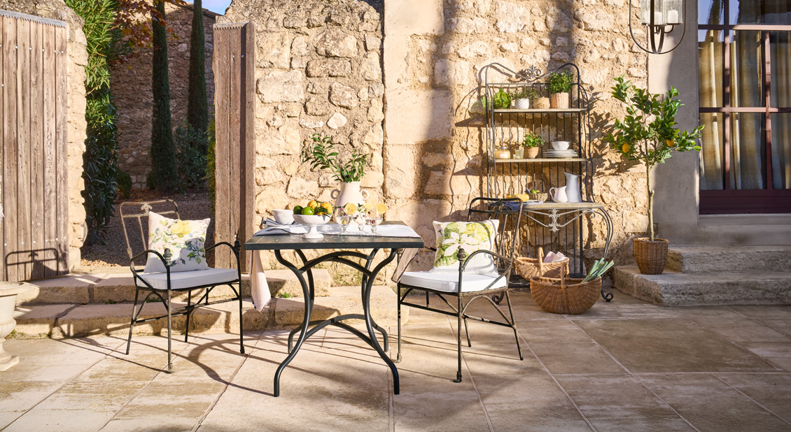 Colazione in cortile