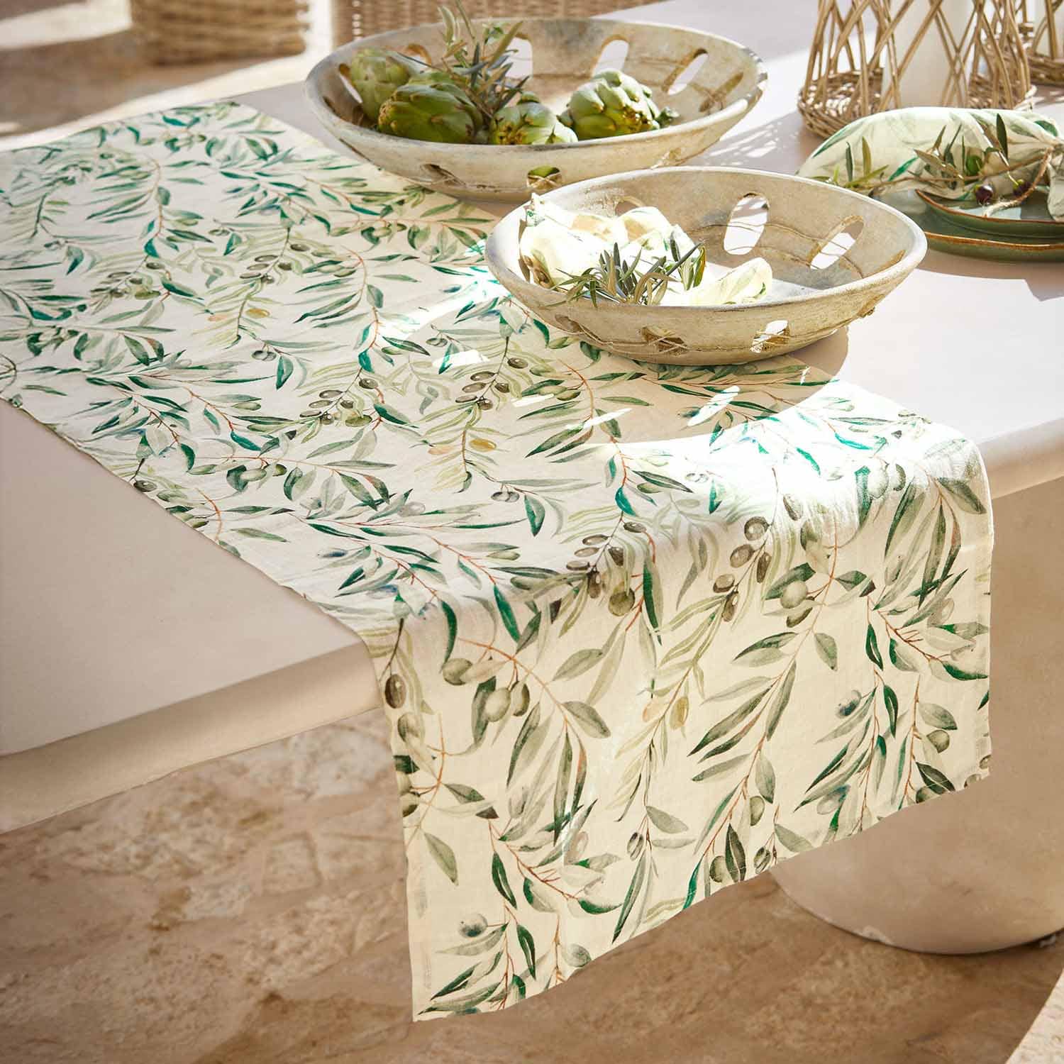 Runner da tavola in cotone crema con motivo foglie di ulivo verdi, decorazione elegante per tavolo