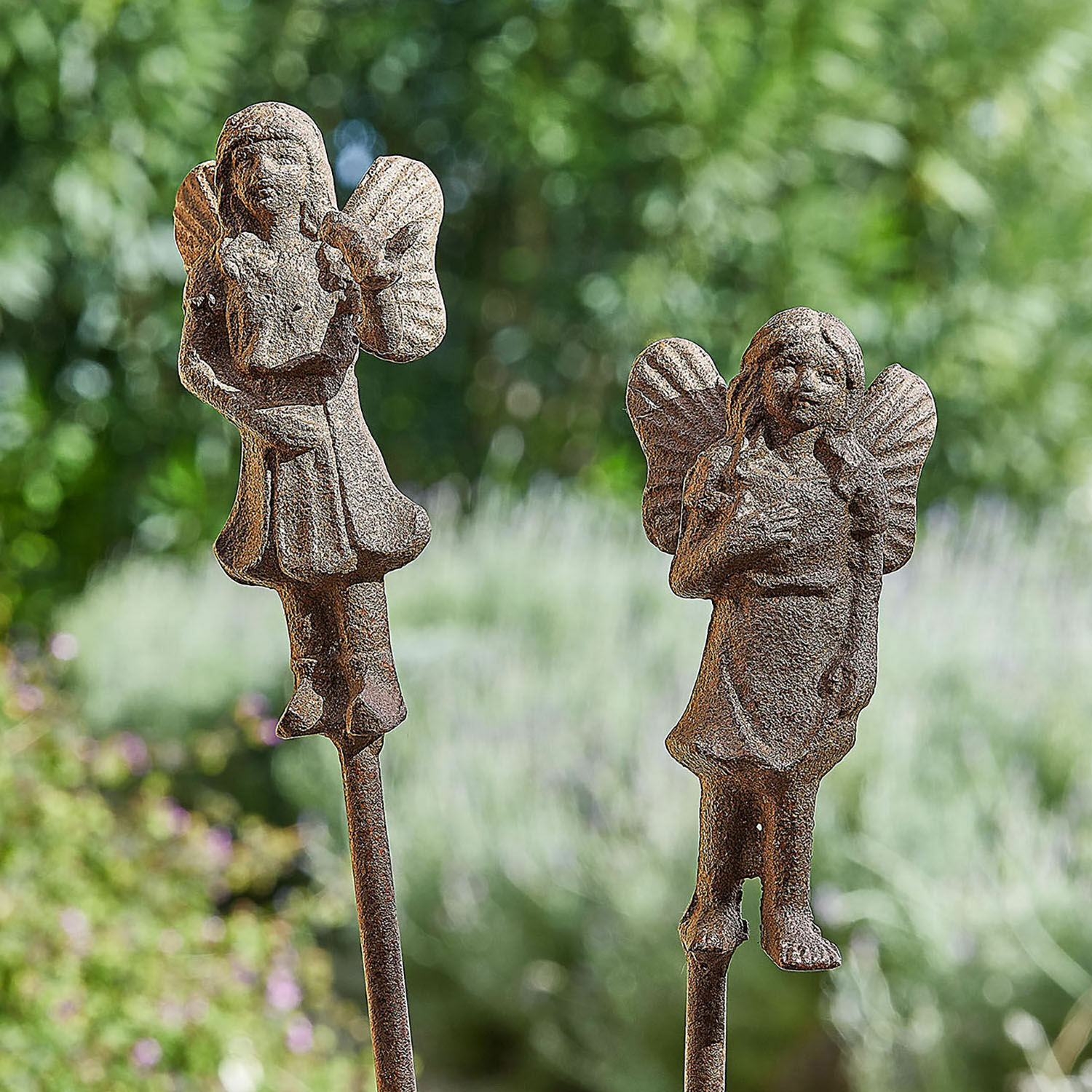 Coppia di aste da giardino Papille Due decorazioni da giardino in ferro a forma di angeli su bastoncini, colore marrone rustico