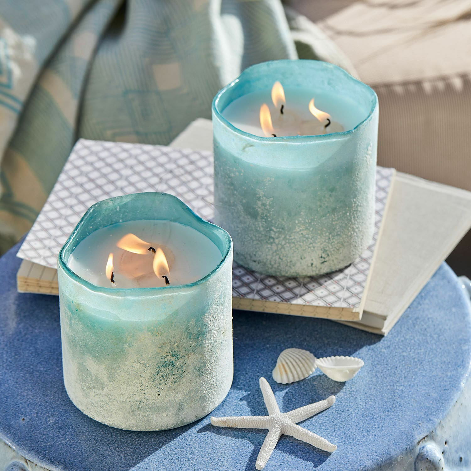 Coppia di portacandele con candele Caladia