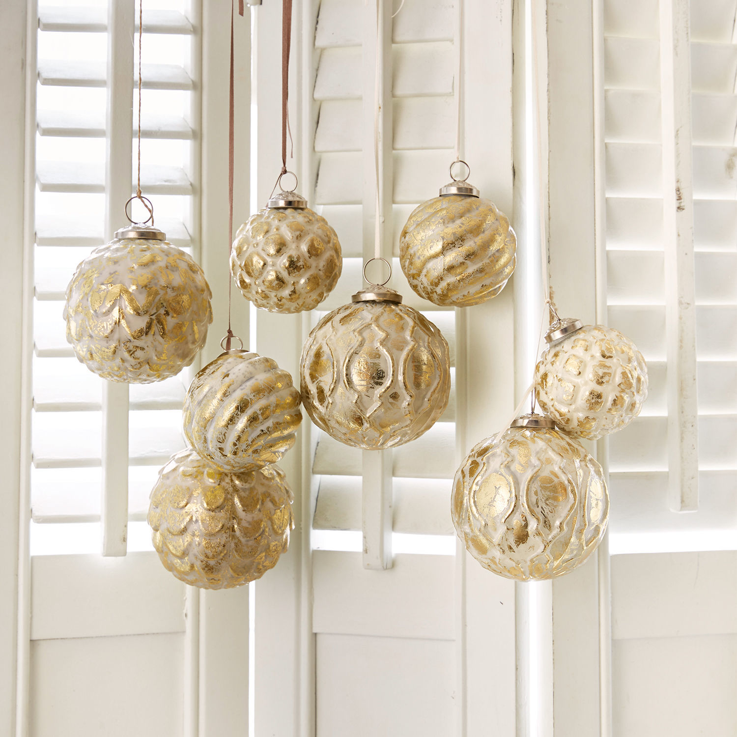 Set di 8 decorazioni natalizie Imogen Set di palline di Natale in vetro dorato con motivi diversi per decorazioni domestiche