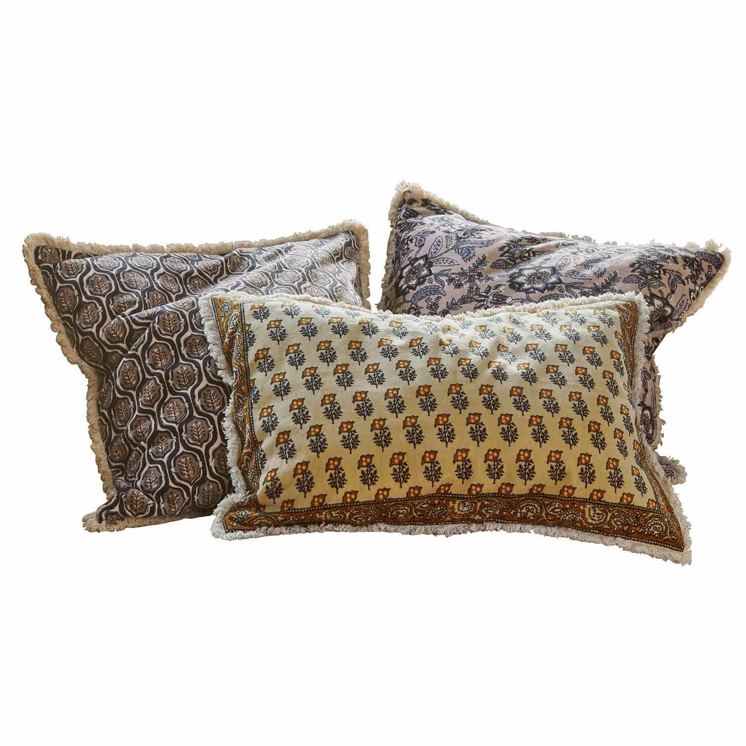 Set di 3 copricuscini Zandora Set di tre cuscini decorativi in cotone con motivi floreali e geometrici in tonalità naturali