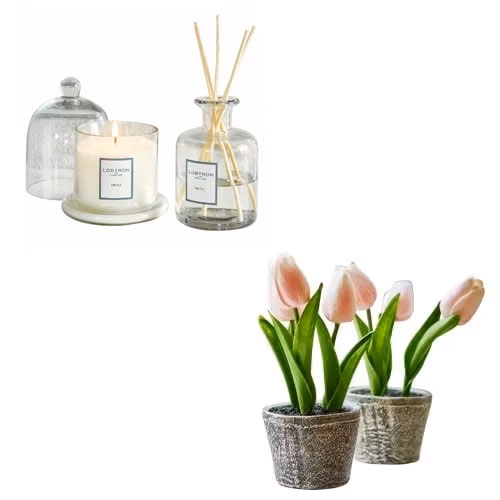 Set di candela profumata e diffusore in contenitori di vetro con tulipani artificiali in vasi grigi