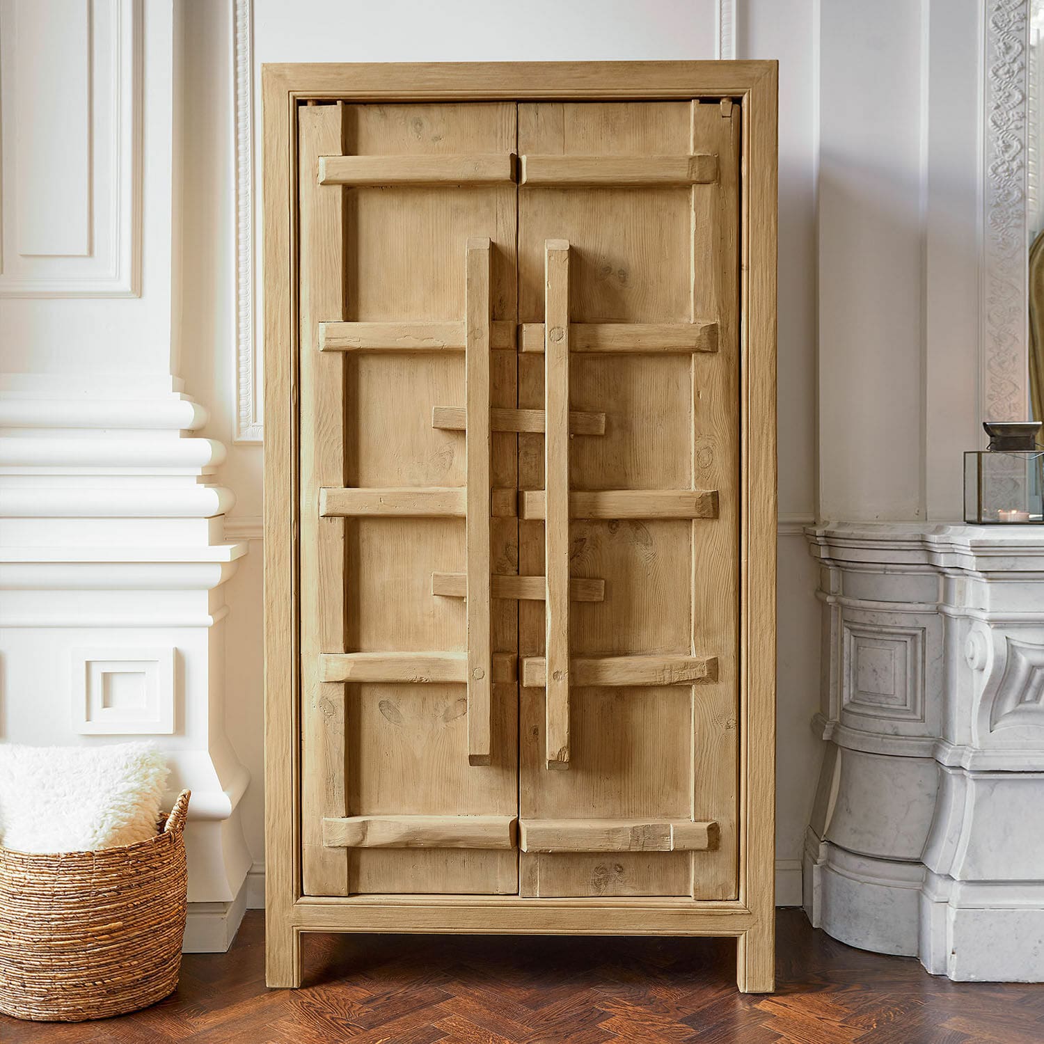 Armadio Trésorique Armadio in legno naturale con maniglie decorative, mobile elegante per soggiorno o camera