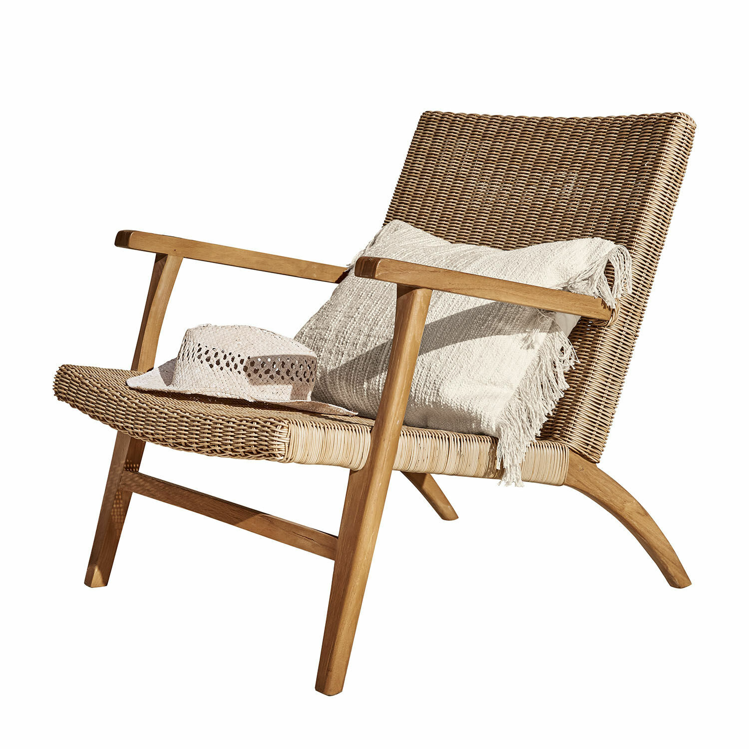 Sedia Alzette Sedia in rattan e legno di teak naturale con cuscino chiaro e cappello sopra