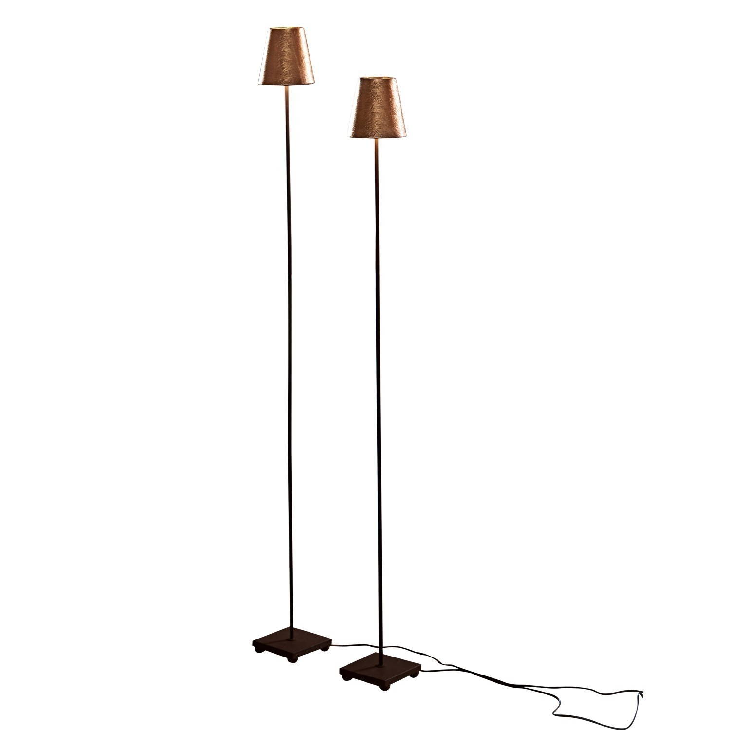 oro antico/nero Set di due lampade da terra Tacoma con base nera in metallo e paralume color rame