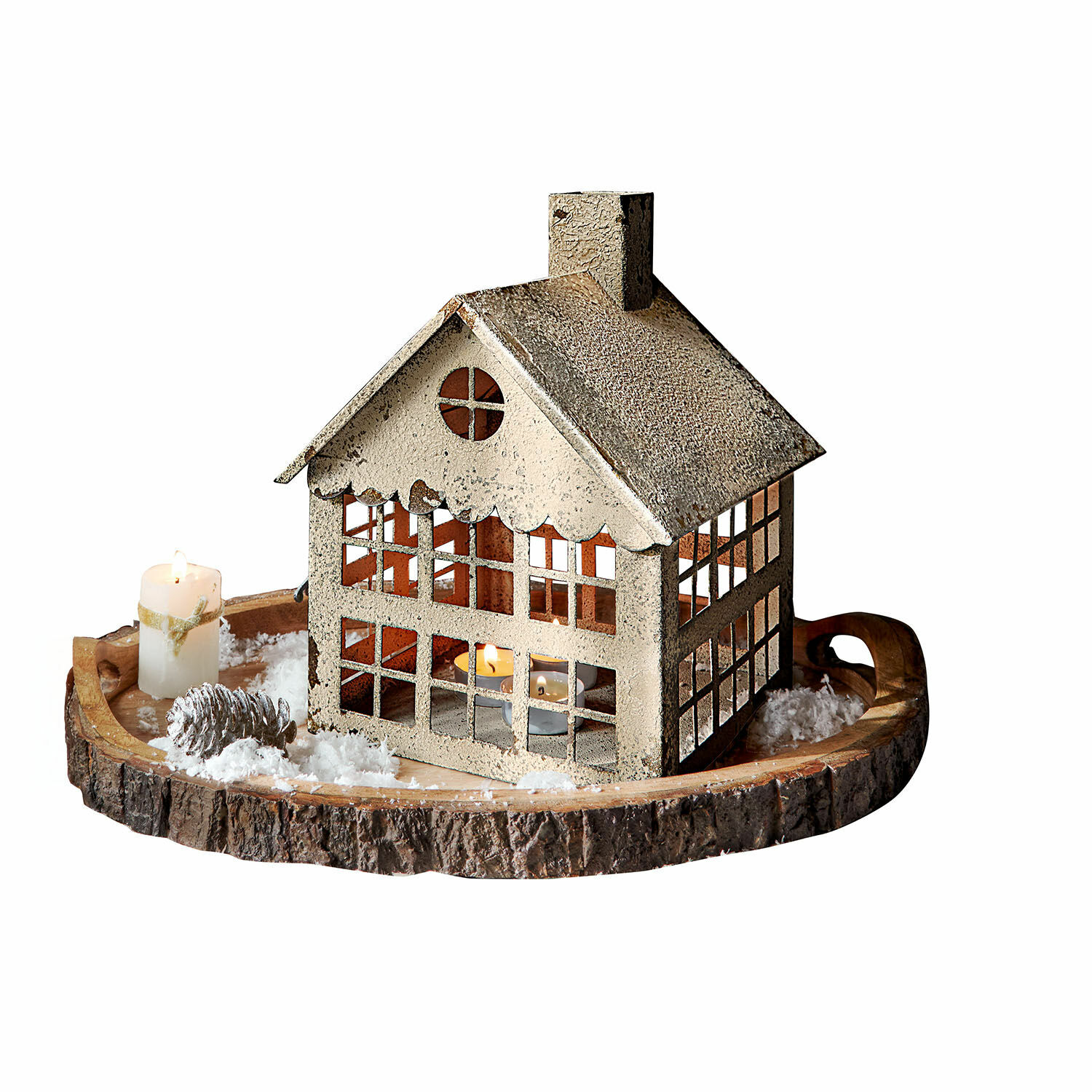 Lanterna Bjornvik Lanterna in metallo a forma di casa su vassoio di legno con decorazioni natalizie e candele