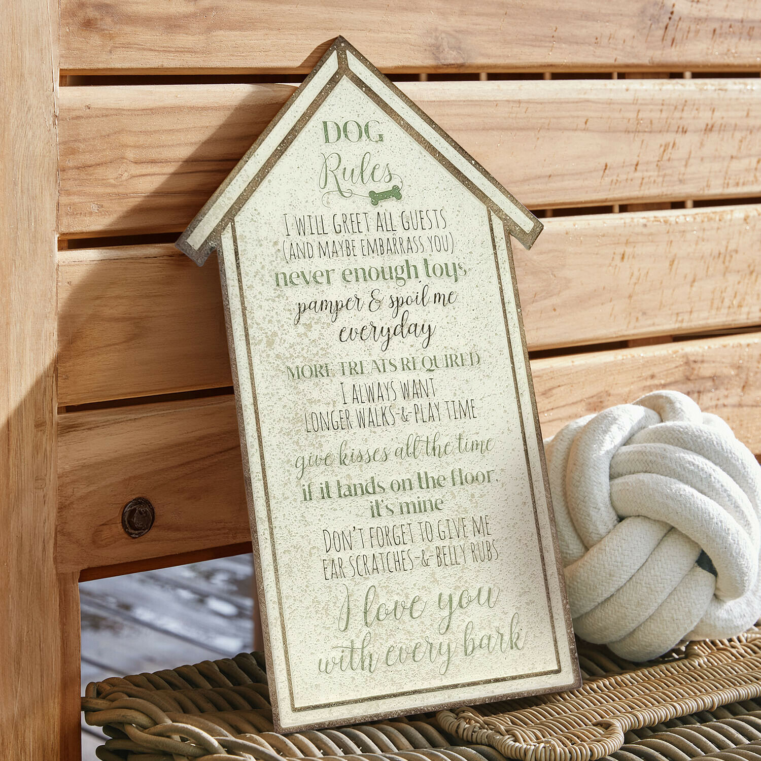 Targa decorativa Roanley Targa decorativa a forma di casa con regole per cani in verde e beige su sfondo in legno