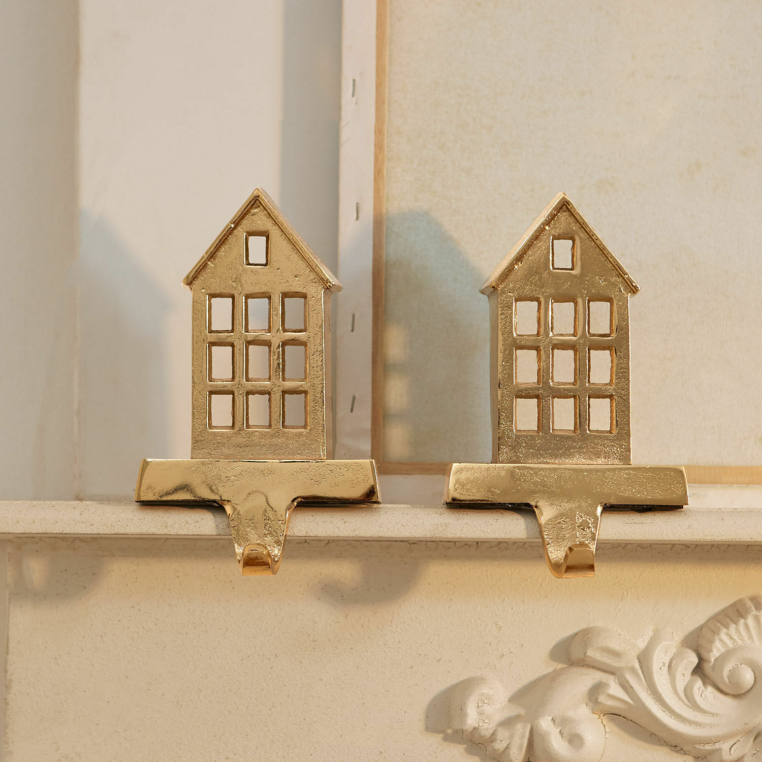 Coppia di ganci Xanique Decorazioni metalliche dorate a forma di casetta con ganci per appendere decorazioni al camino