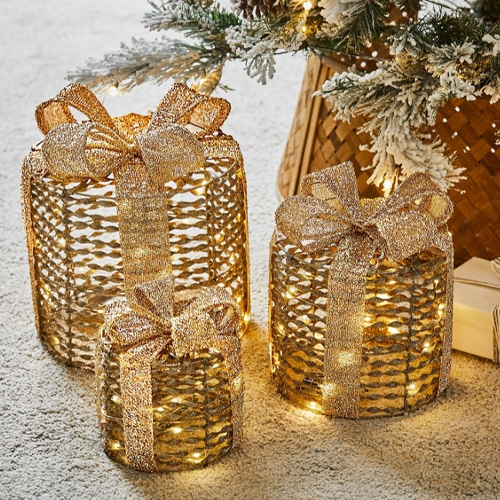 Set di tre decorazioni regalo dorate con luci LED per decorazioni natalizie interne