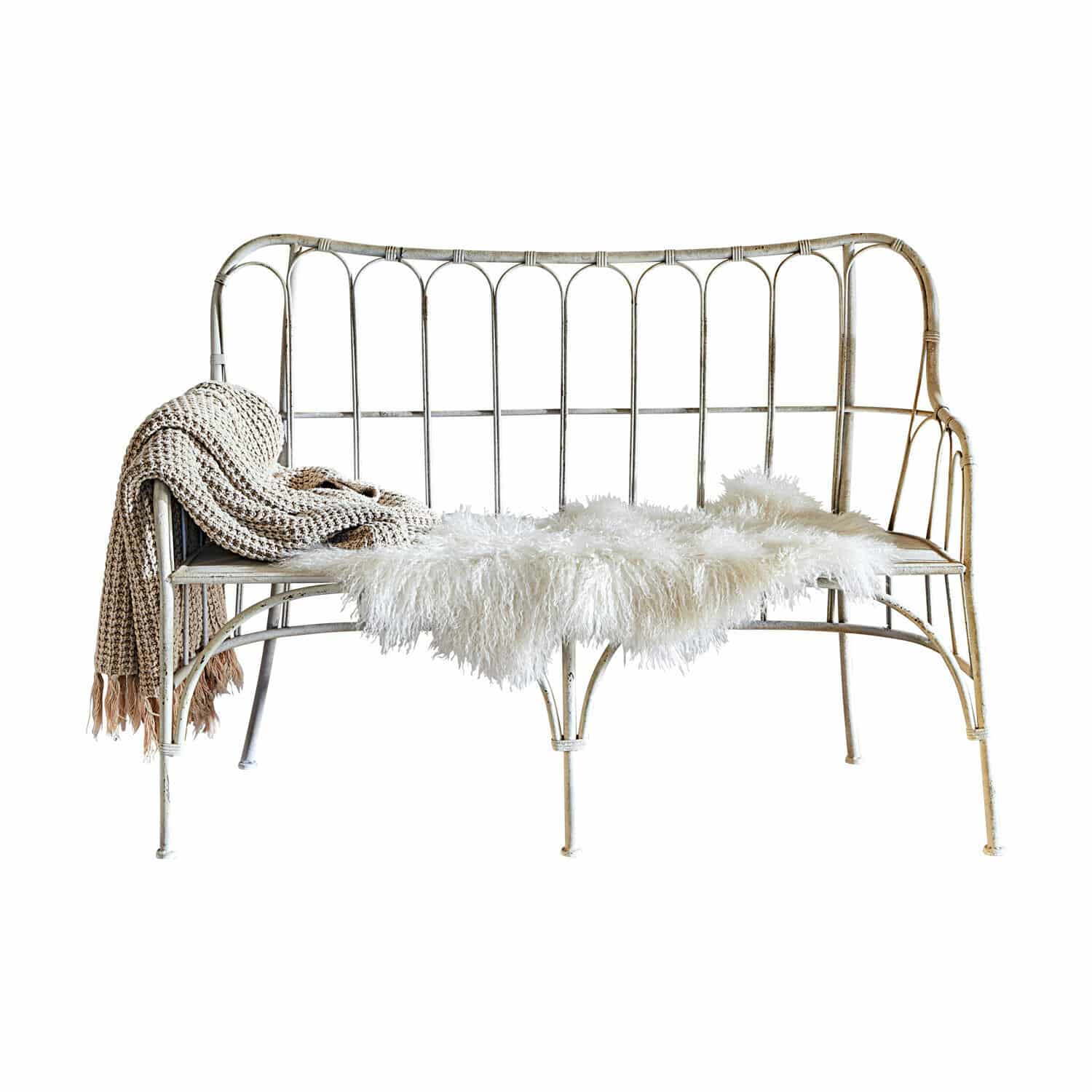 Panca Beauclair Panca in metallo bianco stile vintage con coperta in pelliccia sintetica e plaid lavorato a maglia beige