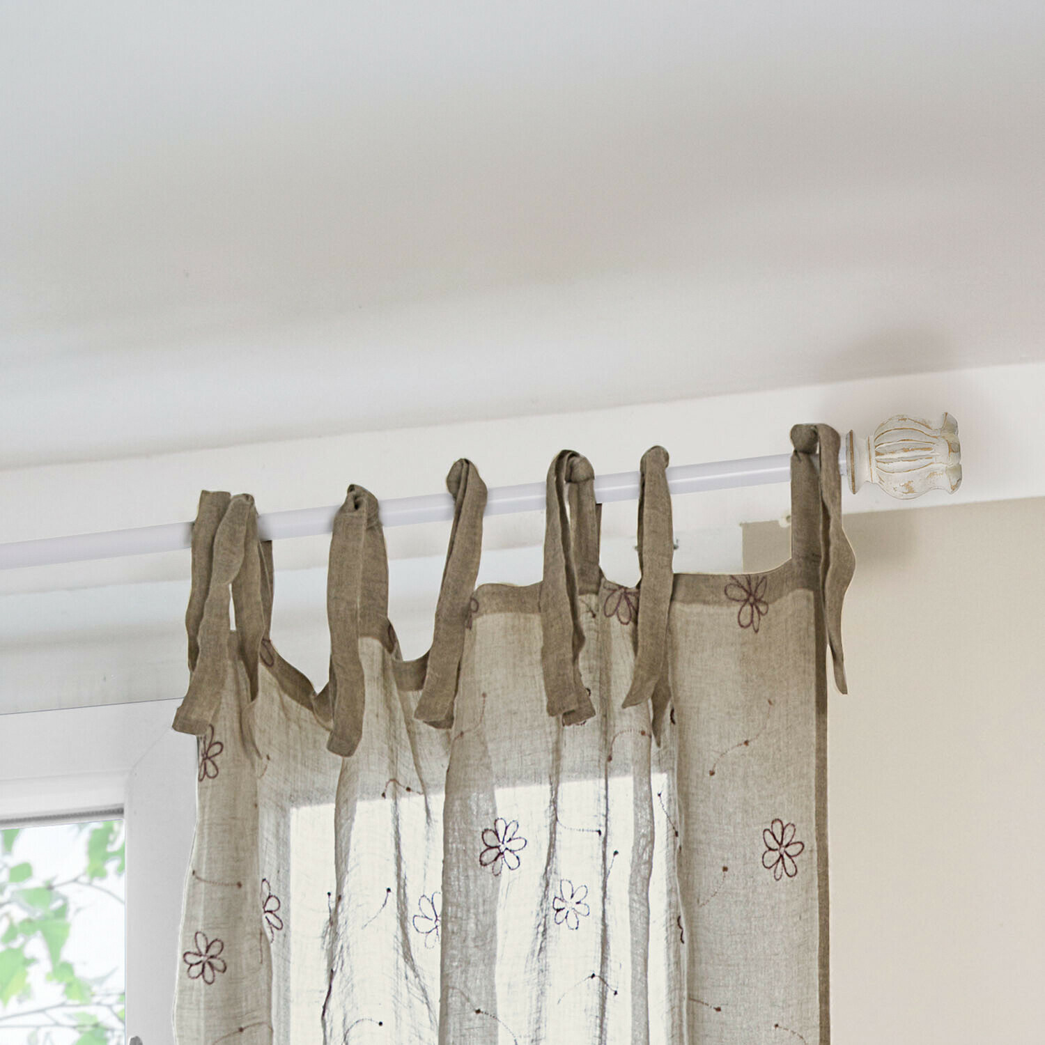 Bastone per tende Bellevoire Tenda trasparente in lino beige con motivi floreali marroni e lacci per appendere alla barra