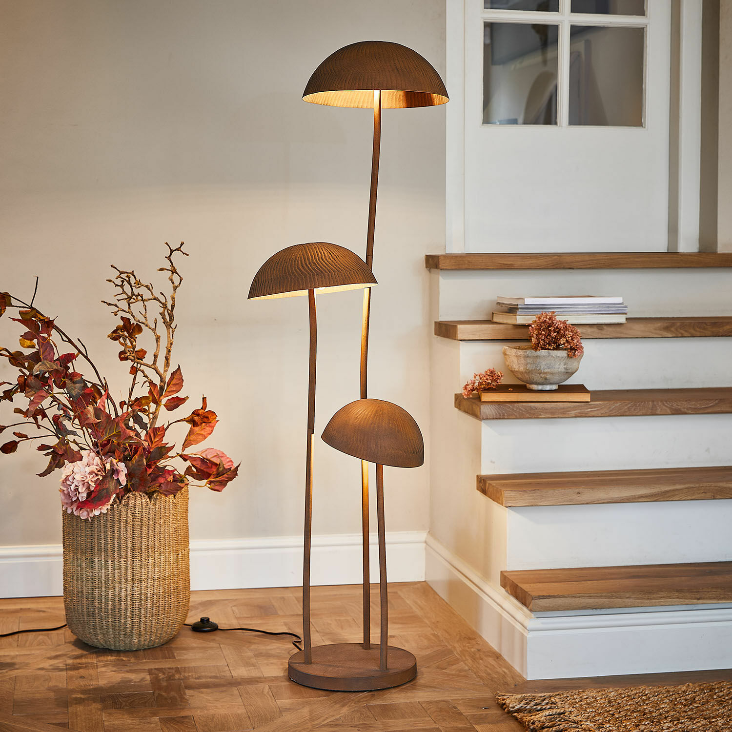Lampada a stelo Harvelle Lampada da terra a tre bracci in metallo color ruggine, illuminazione decorativa per soggiorno.