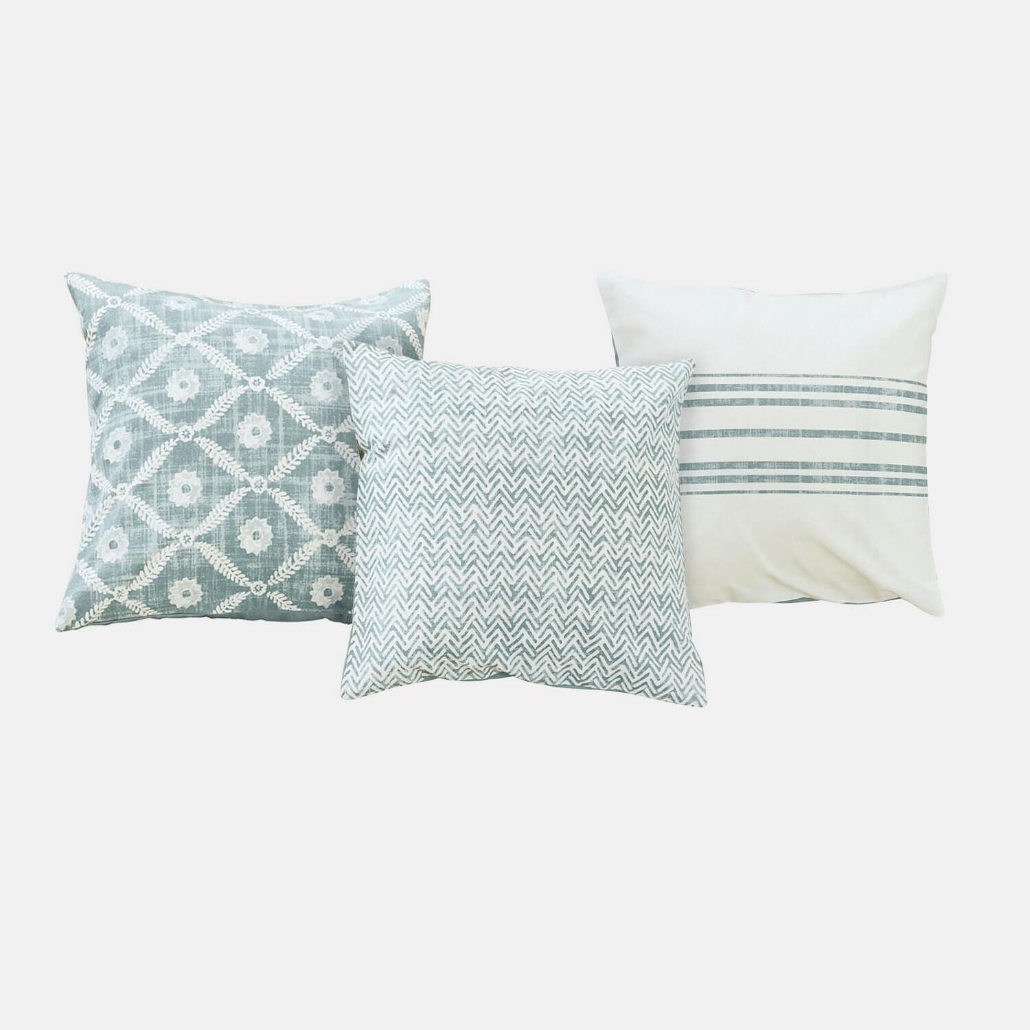 Set di 3 copricuscini Sigruna Set di tre cuscini decorativi in cotone grigio e bianco con motivi diversi per il soggiorno