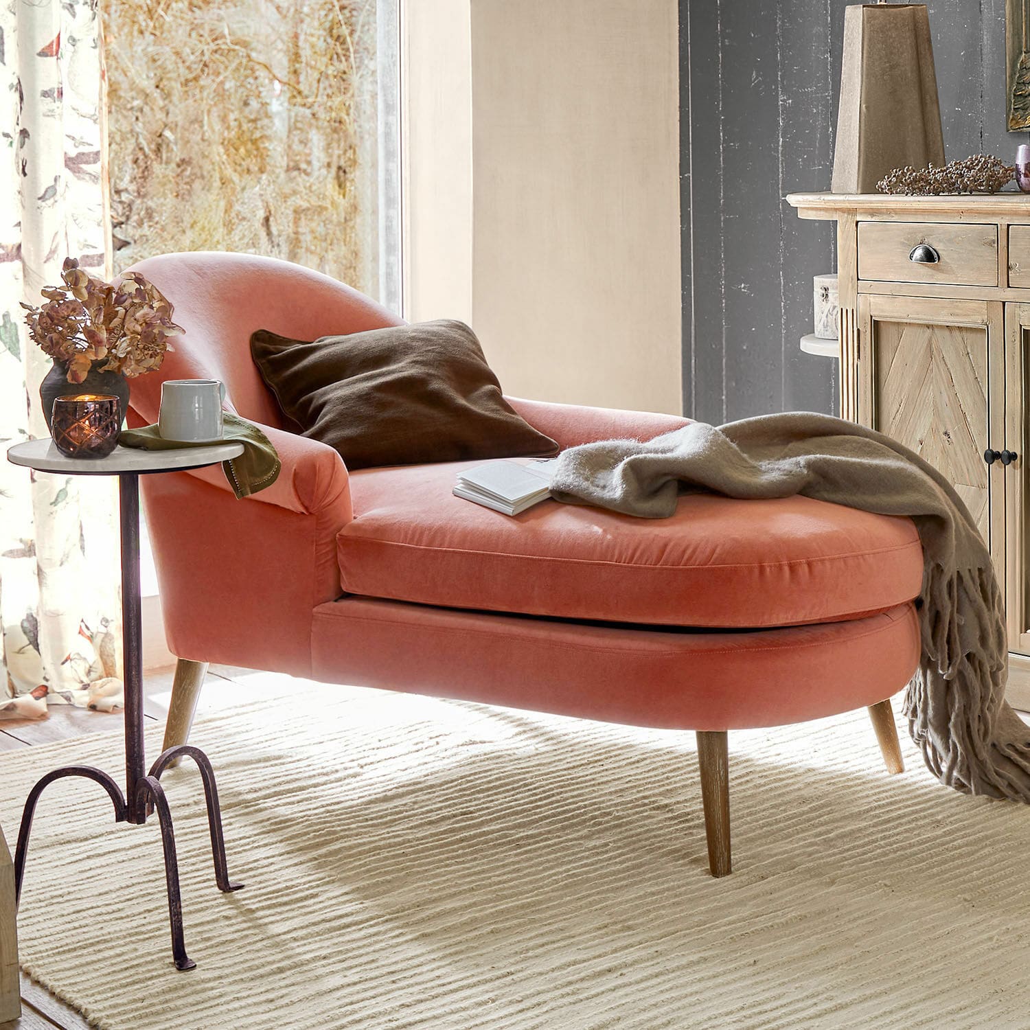 Chaise-longue Chantoure, Meraviglioso comfort di seduta, Morbido rivestimento vellutato, Look vintage con sinuose forme arrotondate in terracotta