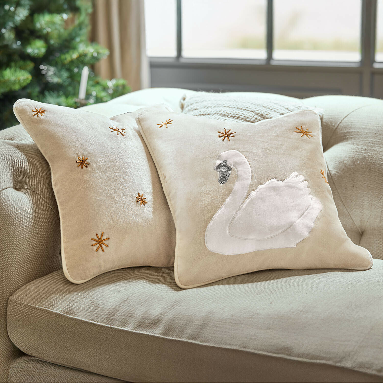 Coppia di copricuscini Elarin Cuscini decorativi beige con ricamo di cigno e stelle, tessuto morbido, accessorio accogliente per il soggiorno
