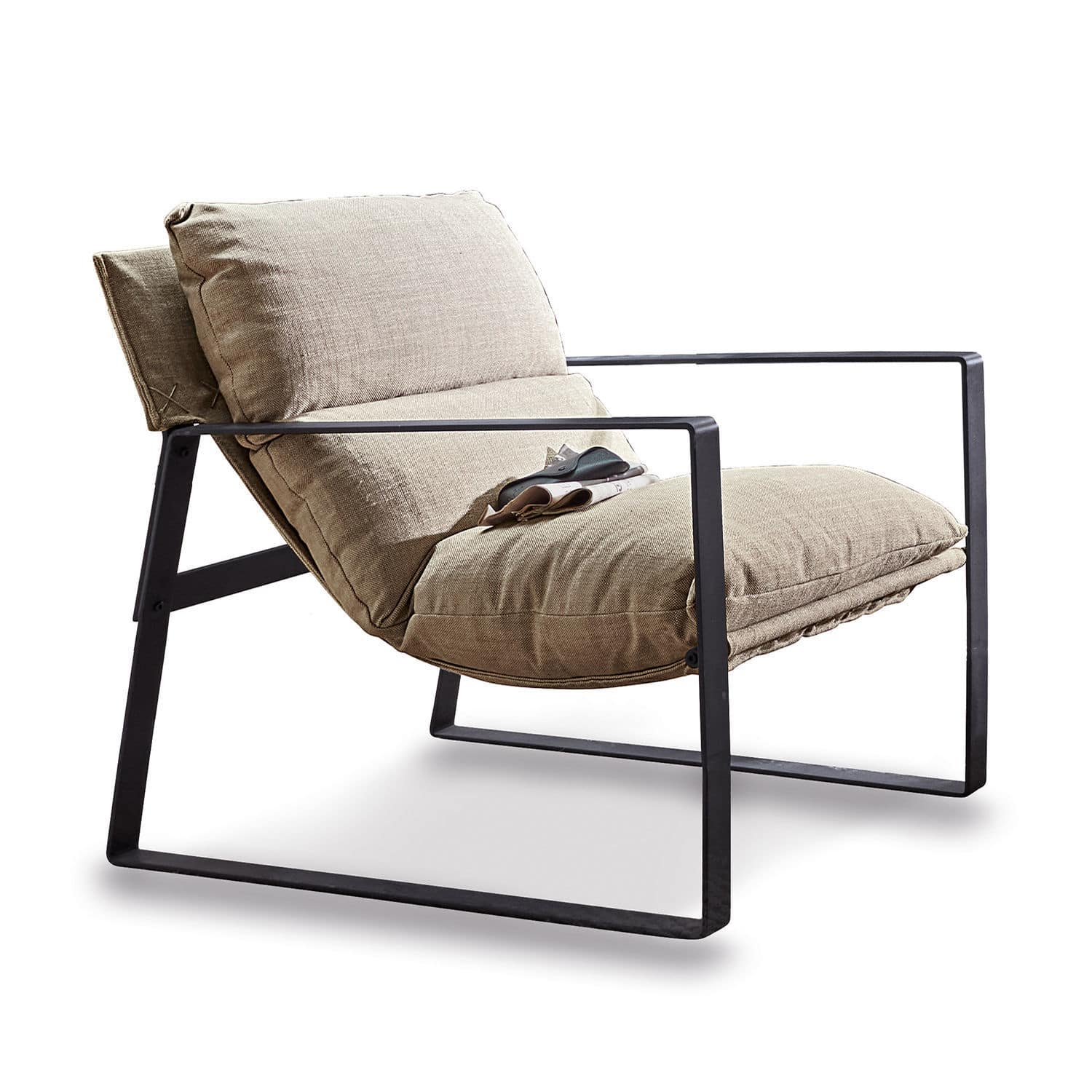 Poltrona Seuvard Poltrona moderna in tessuto beige con struttura metallica nera per soggiorno