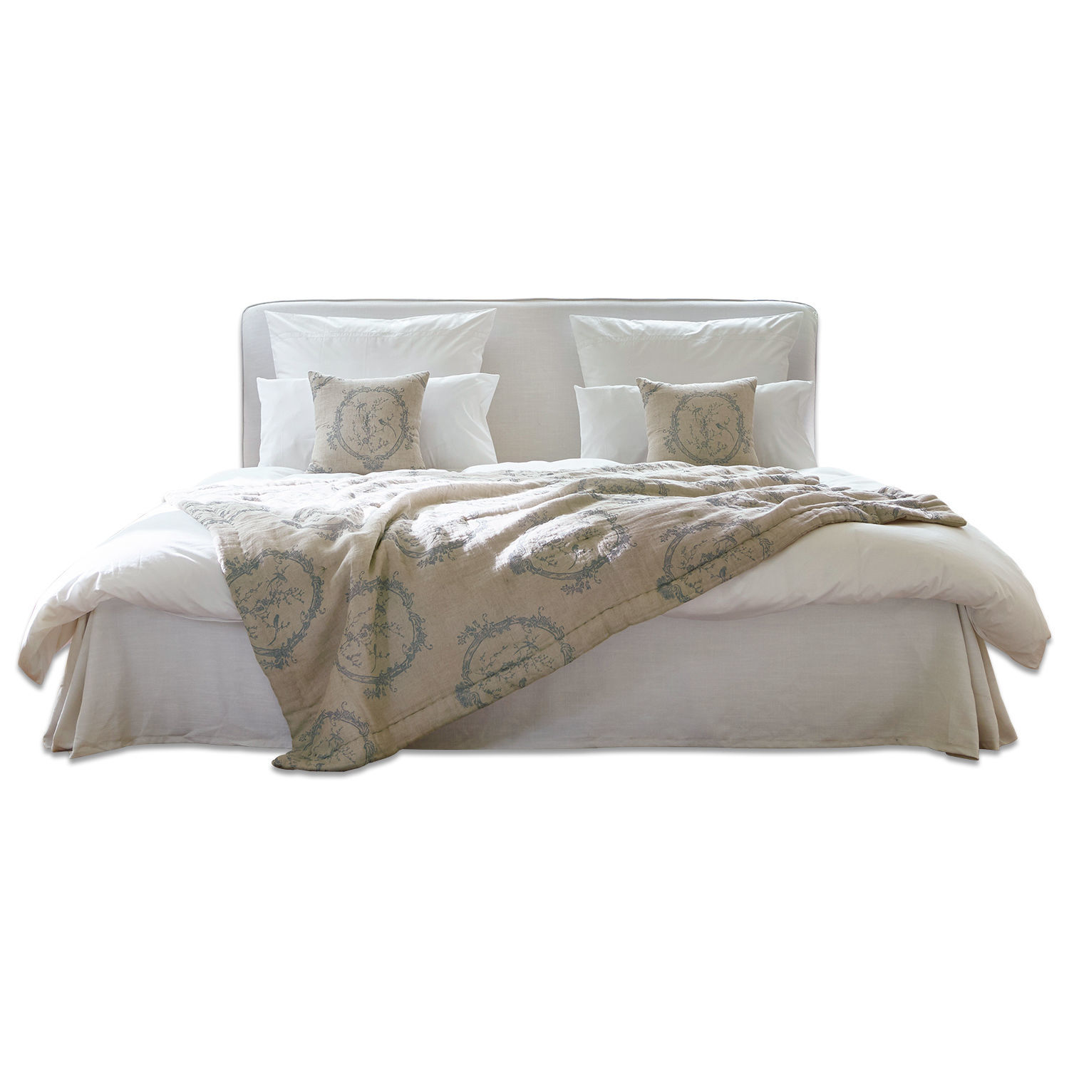 Letto Aubrianne Letto con testiera imbottita grigio chiaro e coperta beige decorata, biancheria da letto bianca