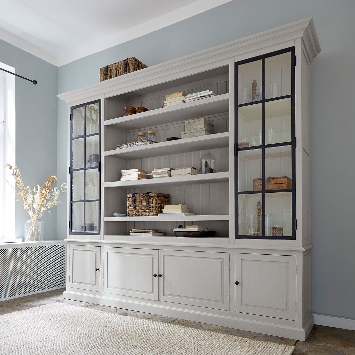 Libreria Pratola Grande vetrina in legno grigio con ante in vetro e ripiani per libri e decorazioni