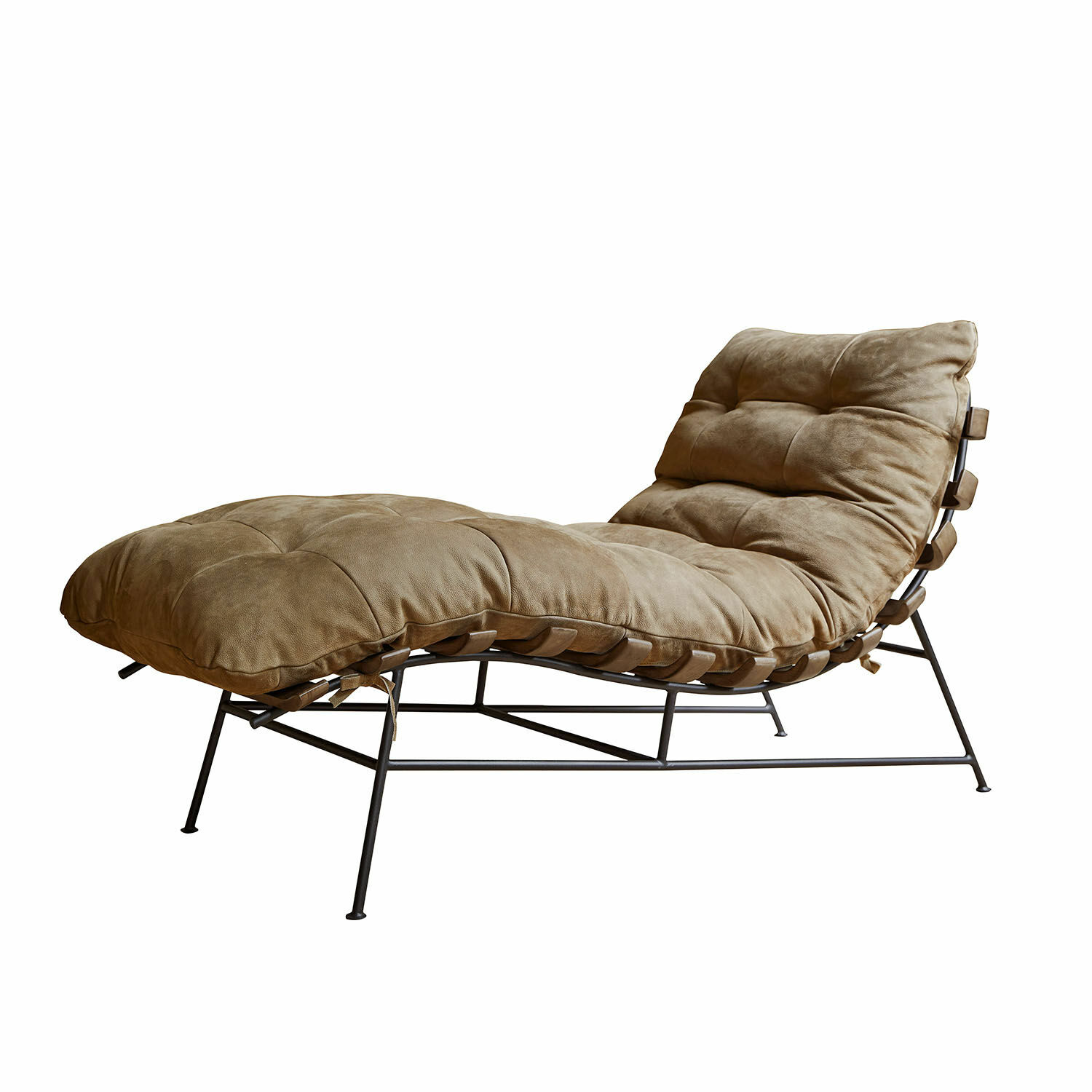 Chaise longue Horraine Chaise longue con struttura in metallo e morbida imbottitura marrone in tessuto, mobile confortevole