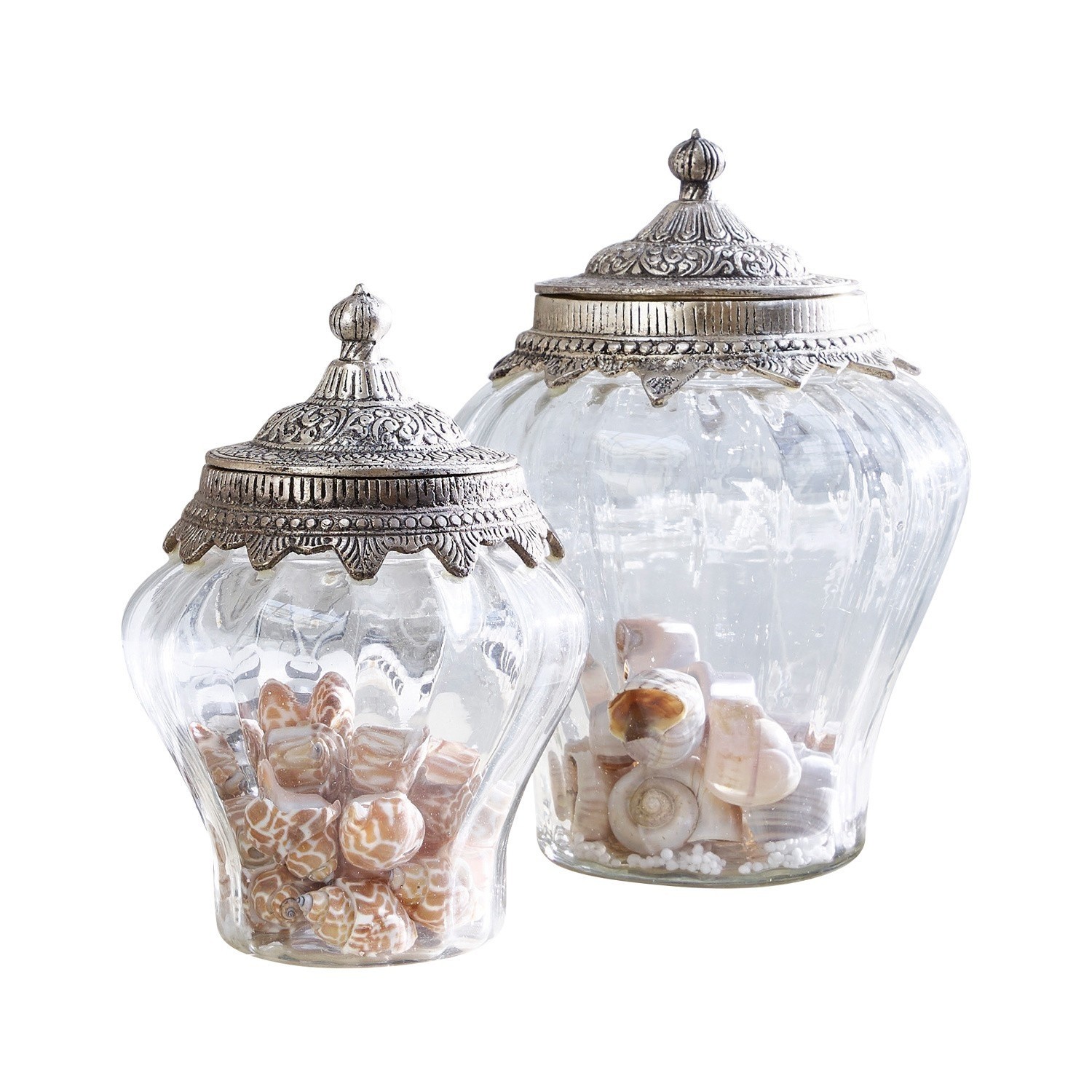 Coppia di contenitori di vetro Isaline Due barattoli decorativi in vetro con coperchi in metallo, riempiti di conchiglie, decorazione d'interni