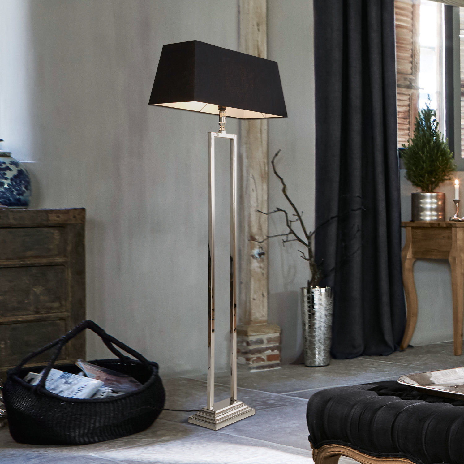 Lampada a stelo Barki Lampada da terra moderna in metallo argento con paralume nero per soggiorno