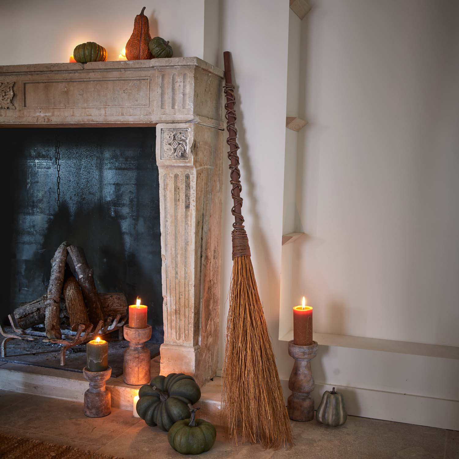 Magico caminetto: zucche, candele e mistero
