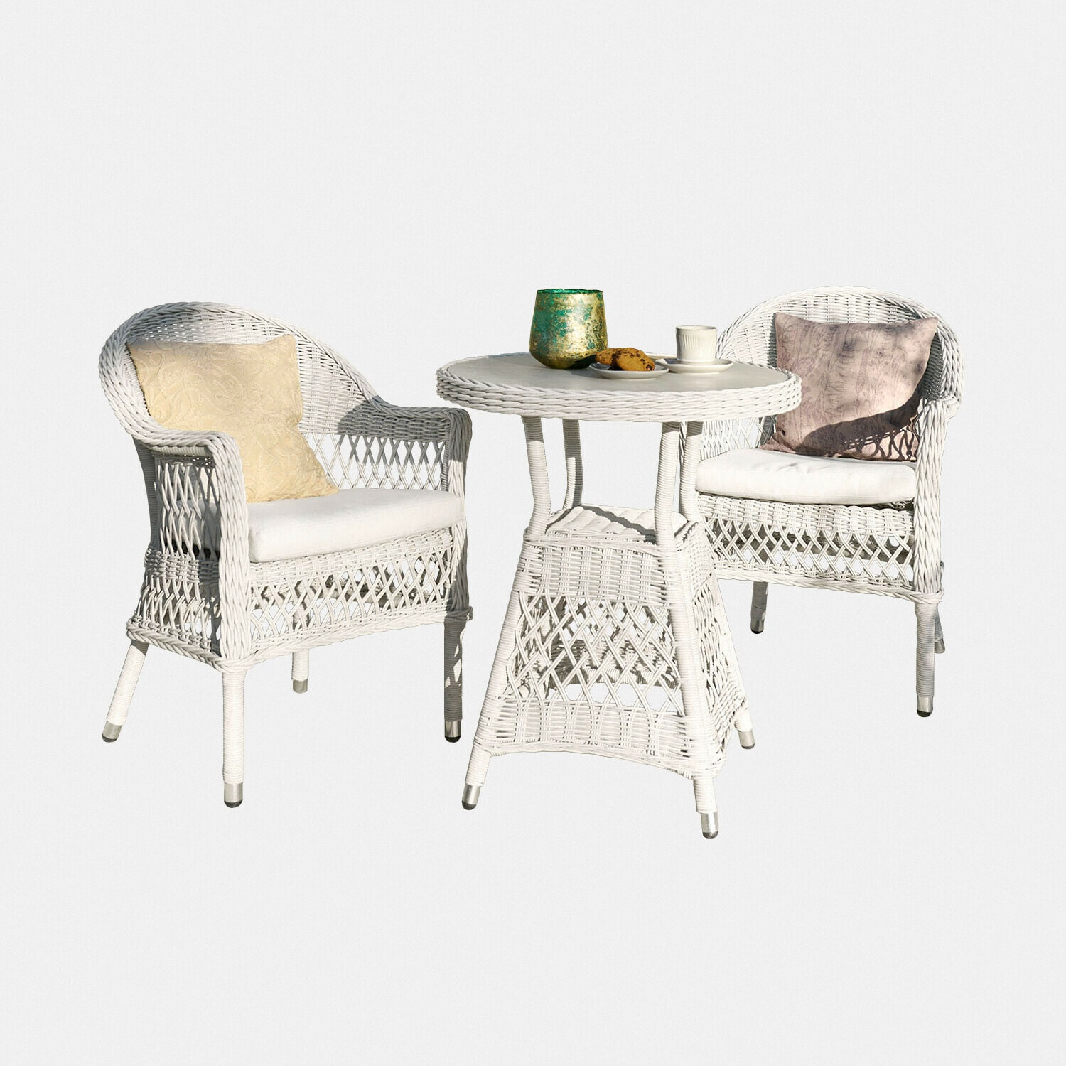 Set tavolo e sedie Solavine Set di mobili in rattan bianco con due poltrone e tavolo rotondo, cuscini decorativi