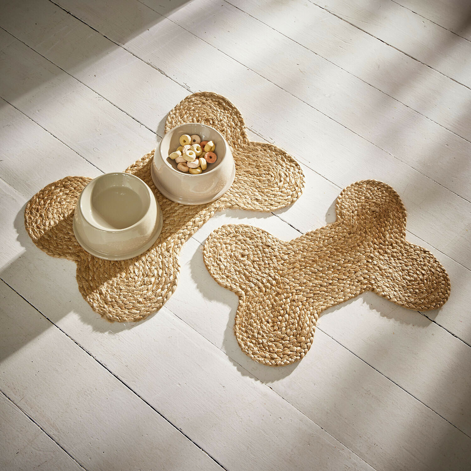 Coppia di sottociotole Rinley Sottopiatti a forma di osso in corda naturale intrecciata con ciotole in ceramica per cibo e acqua per cani