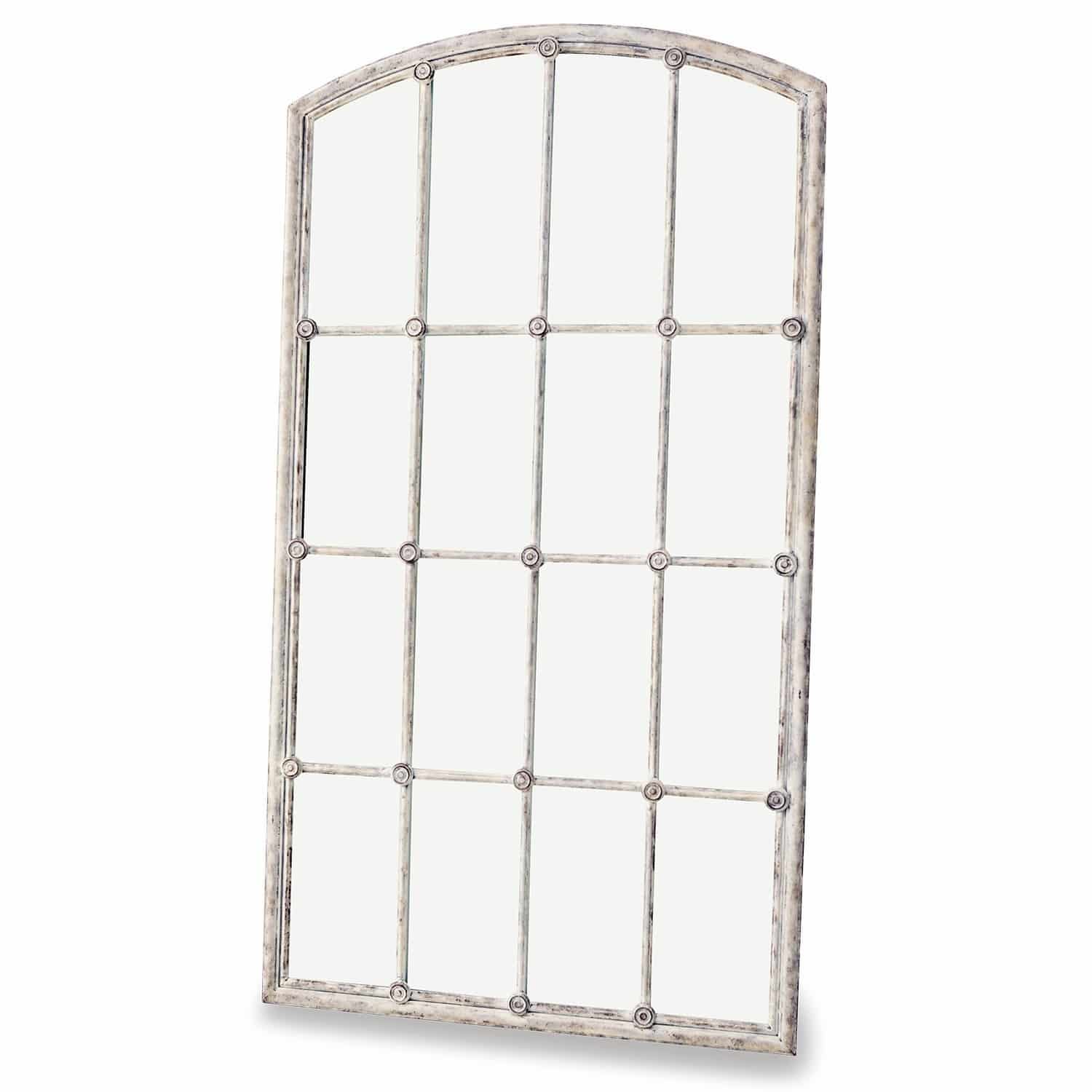 Specchio Tobiah Cornice decorativa in metallo bianco invecchiato con scomparti rettangolari per specchio