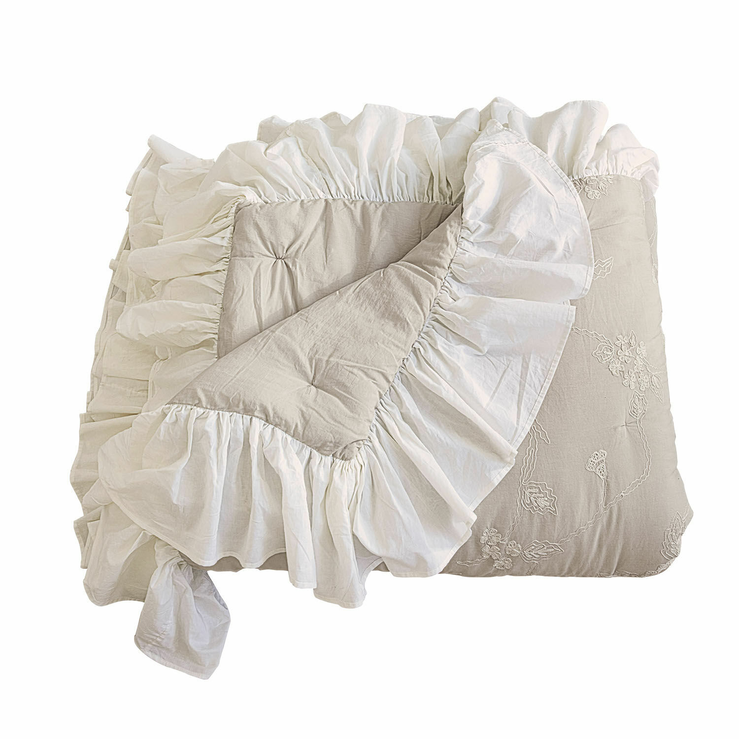 Trapunta Clarissa Coperta beige in cotone con volant bianco e ricamo, biancheria da letto decorativa