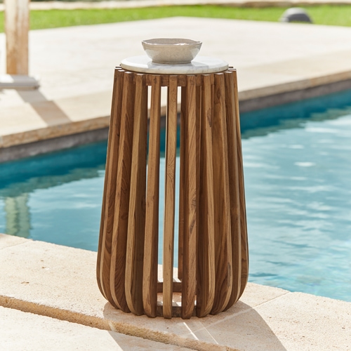 Tavolino in legno di teak con piano in marmo bianco, ideale per giardino e piscina
