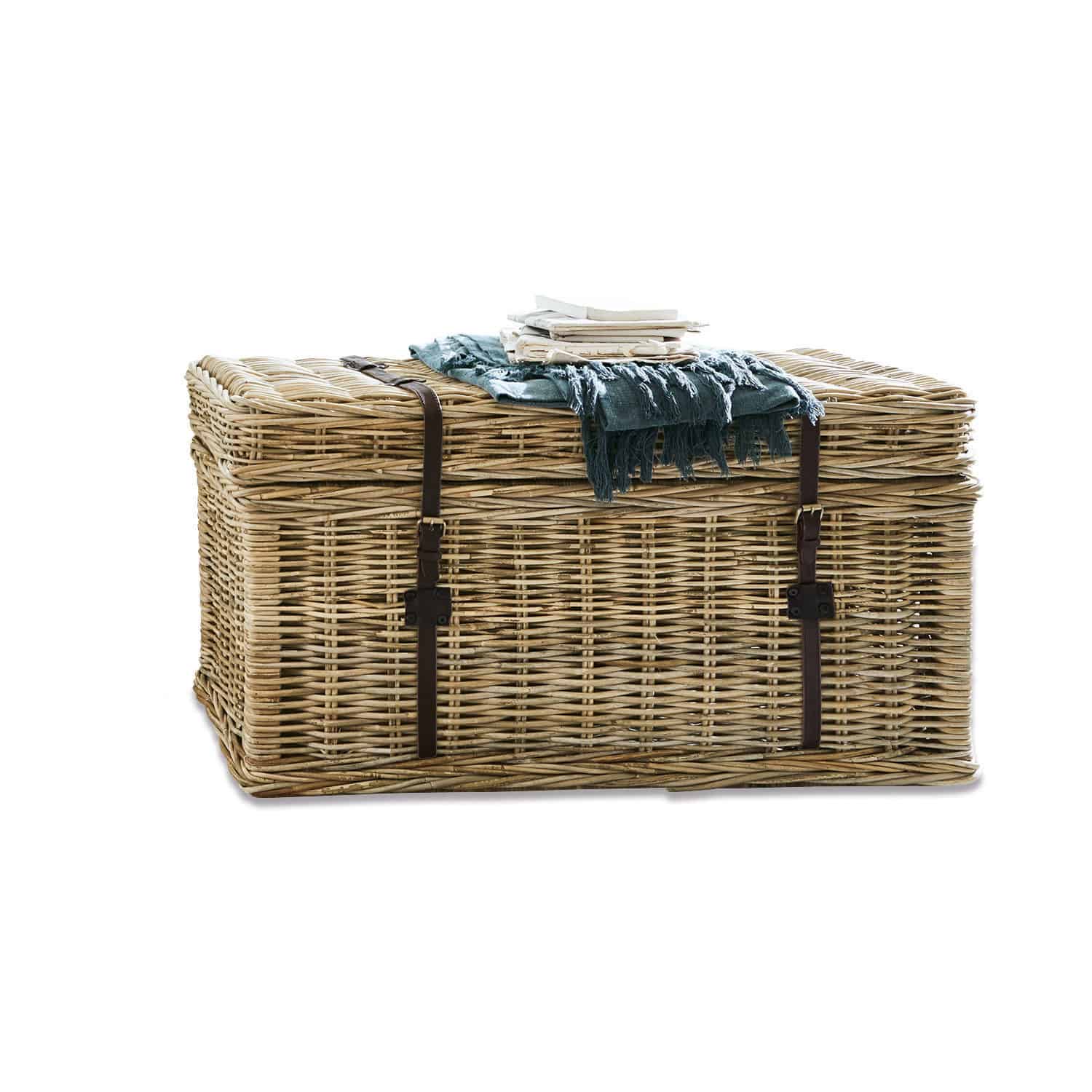 Baule Finette Grande baule in rattan colore naturale con cinghie scure e tessuto blu-verde sopra