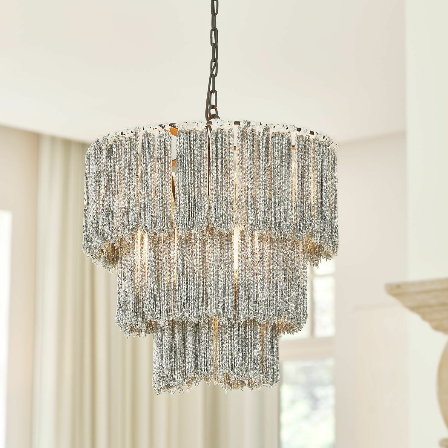 Lampadario Ivry-la-Rivière Lampadario sospeso con frange metalliche argento in stile vintage per soggiorno