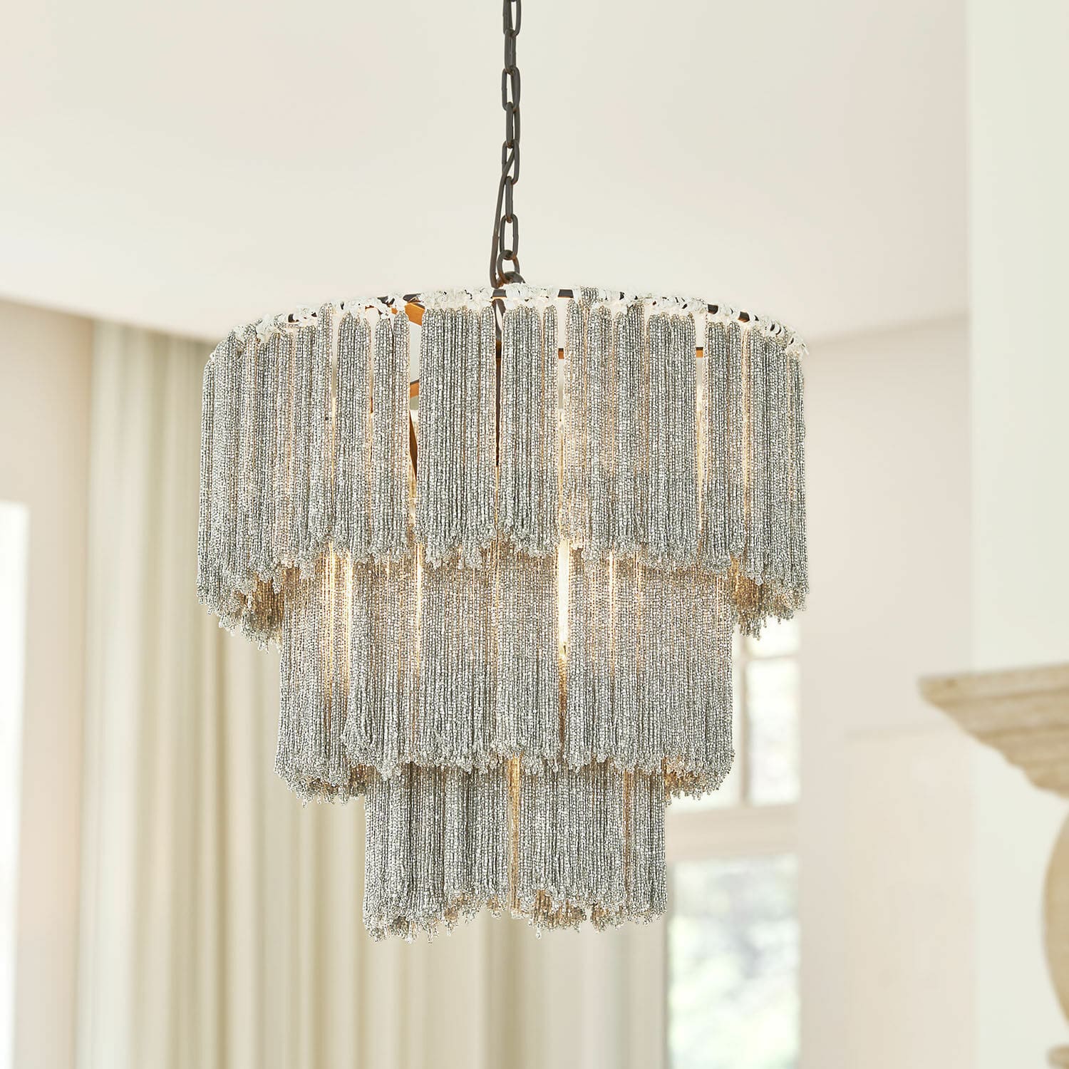 Lampadario Ivry-la-Rivière Lampadario sospeso con frange metalliche argento in stile vintage per soggiorno