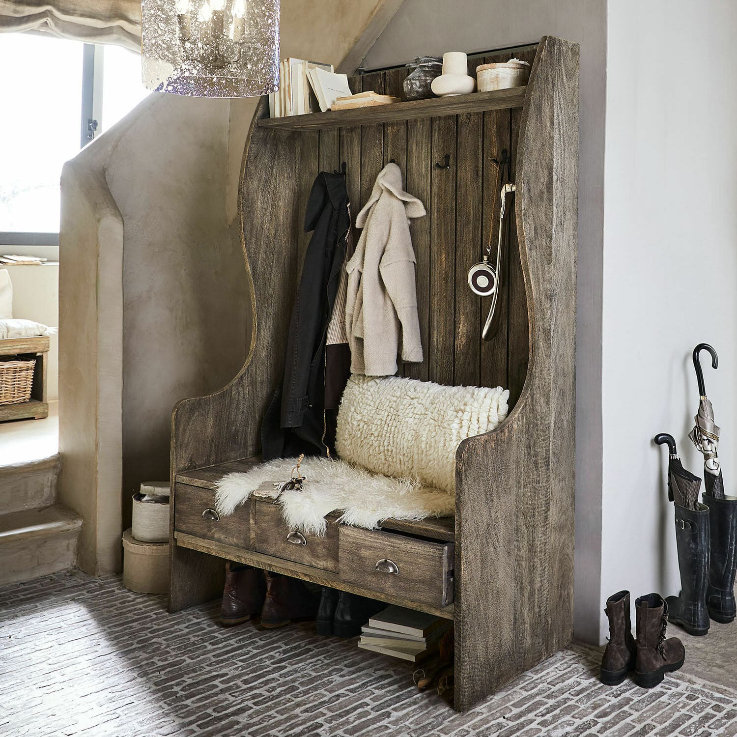 Mobile per l'ingresso New Windsor Panca rustica in legno con appendiabiti e tre cassetti in colore naturale per ingresso