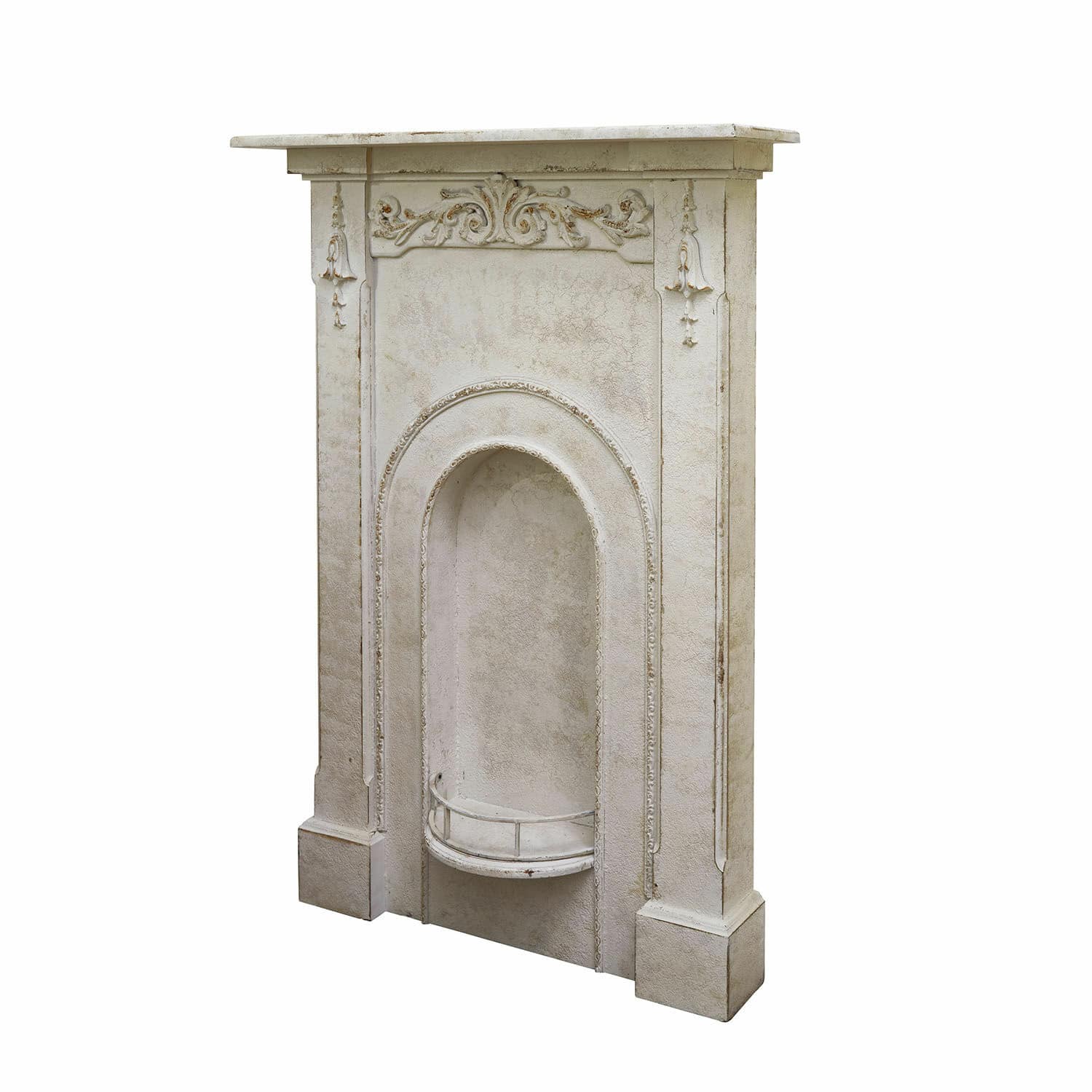 Consolle caminetto Câlanette Camino decorativo bianco in pietra ricostruita con rilievi ornamentali e mensola, stile vintage