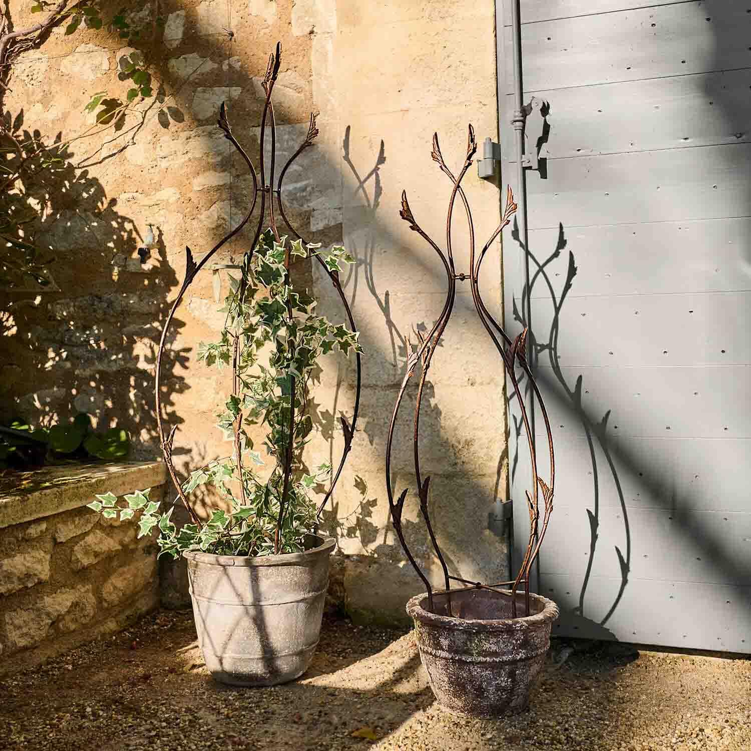 Supporto decorativo in metallo arrugginito per piante in vaso con motivo foglie, per giardino esterno