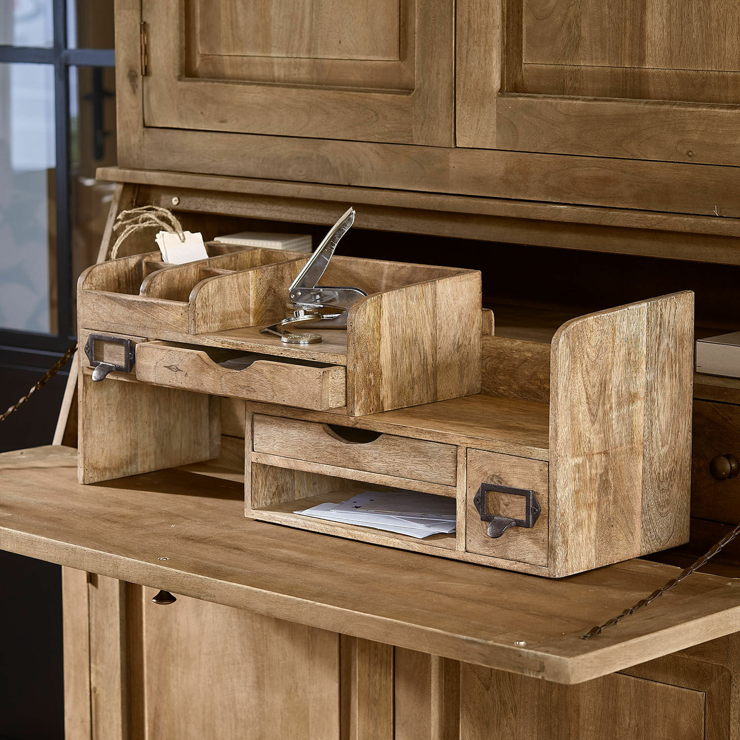 Portaoggetti Fairhaven Organizzatore da scrivania in legno naturale con cassetti e scomparti per documenti e accessori da ufficio