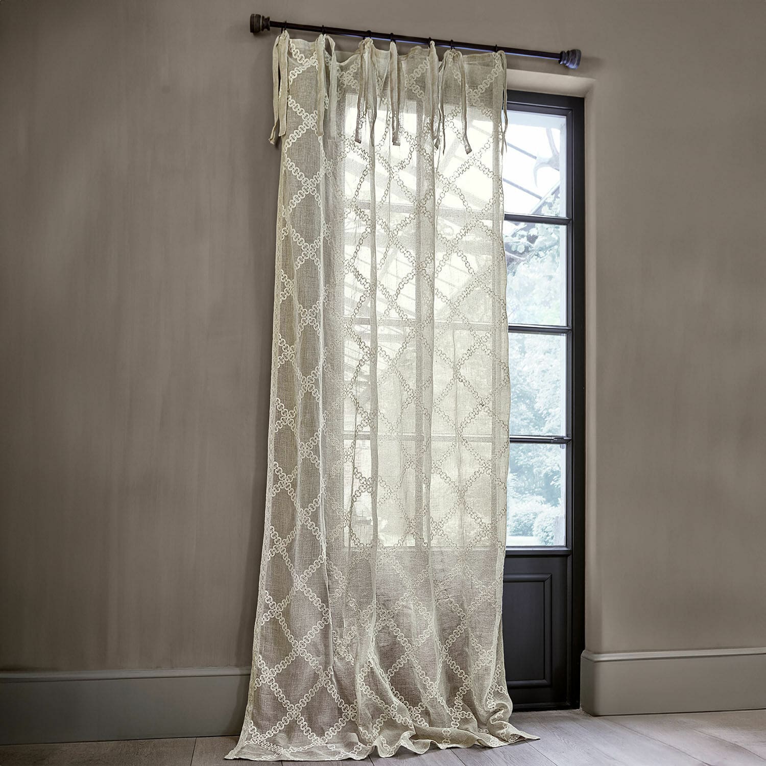 Tenda Kalidah Tenda beige in tessuto leggero con motivo ricamato, decorazione elegante per finestra soggiorno