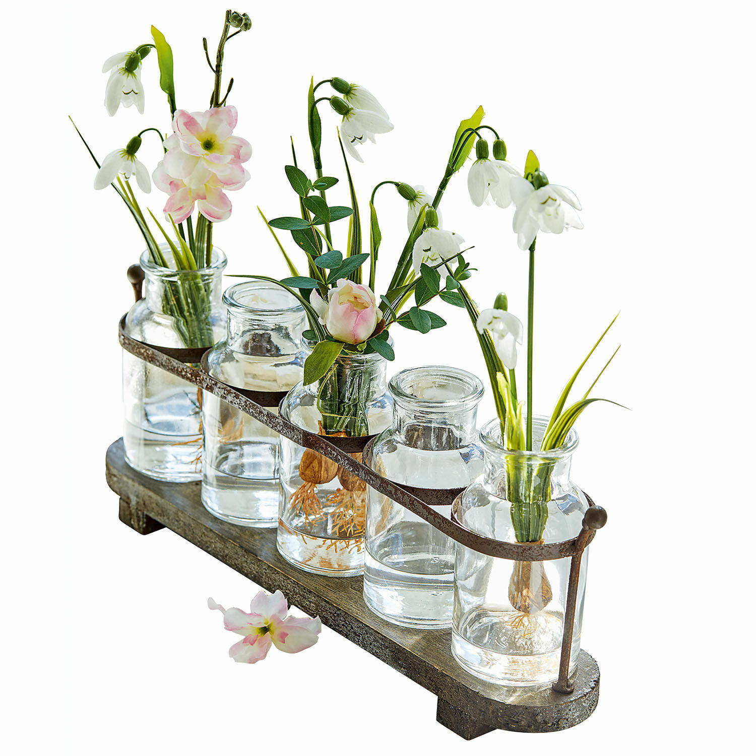 Set di 5 vasi Ranjo Set di cinque vasi in vetro con manico in metallo su base in legno con fiori