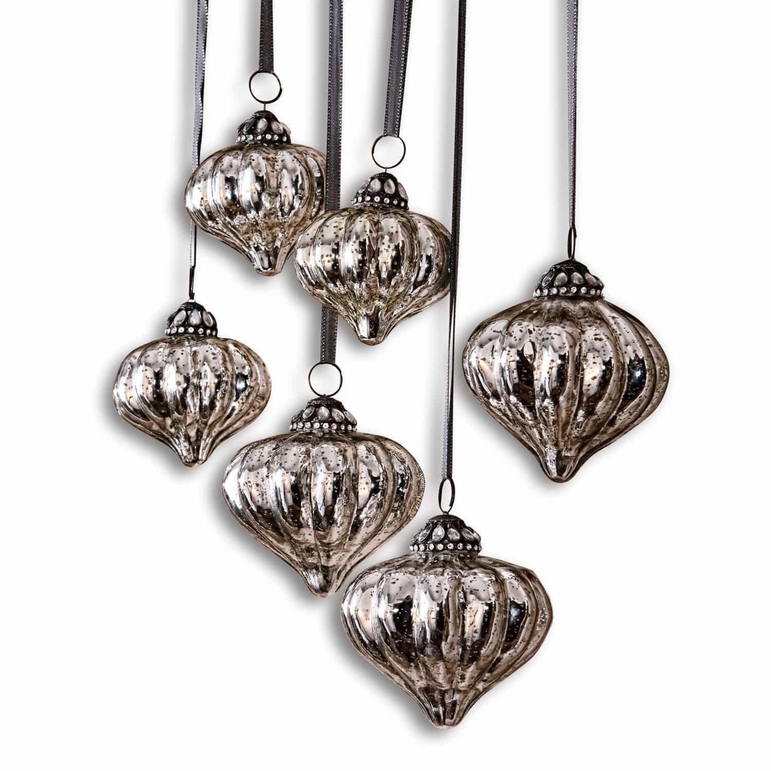 Set di 6 decorazioni natalizie Lauranne Set di sei decorazioni natalizie in vetro argentato con nastri neri per appendere
