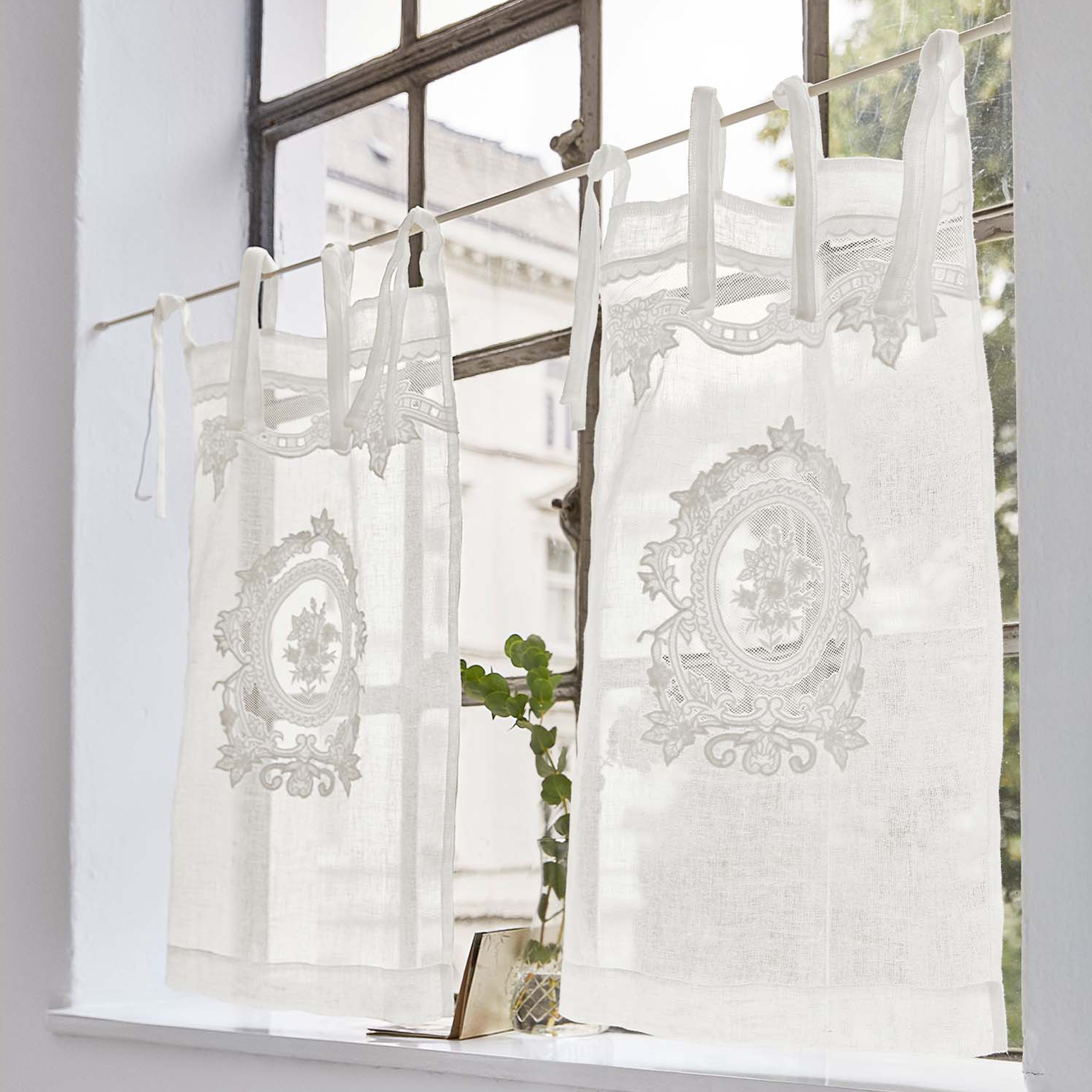 Tende in lino bianco con motivo floreale ricamato, leggere e decorative per finestre da cucina