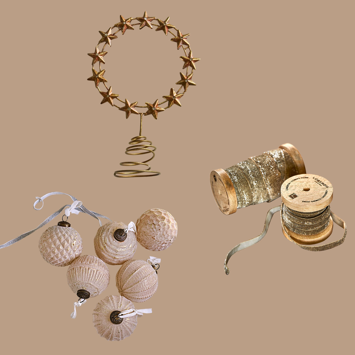 Set di decorazioni natalizie dorate con topper a stella, palline e nastri glitterati
